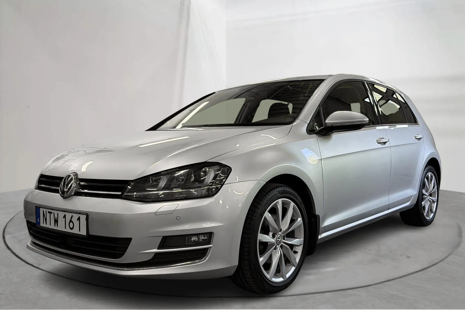 Presentation photo 1 of 13: VW Golf VII 2.0 TDI BlueMotion Technology 5dr (150hk) - 123 410 km - Automatic - silver - 2016