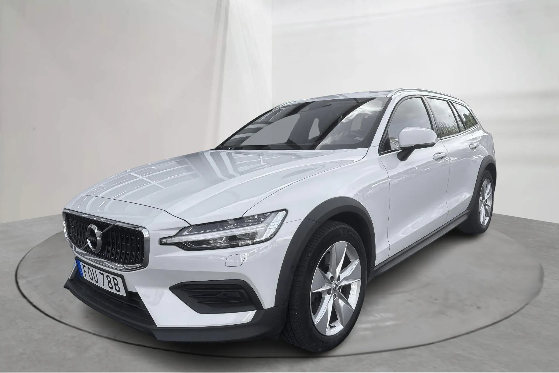 Presentationsfoto 1 av 17: Volvo V60 B4 Cross Country AWD Mildhybrid, Diesel (197hk) - 14 017 mil - Automat - vit - 2022