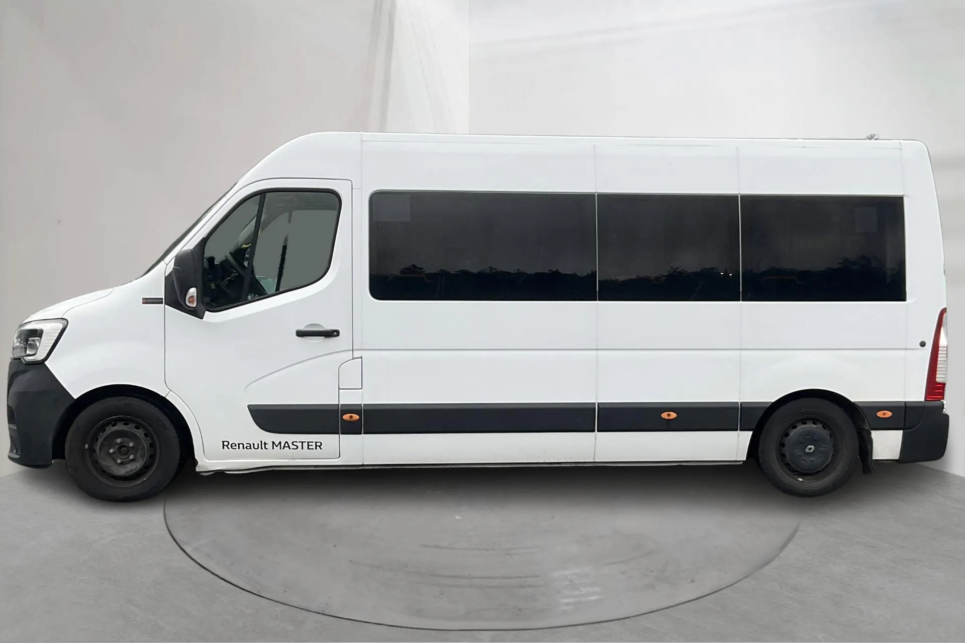 Presentationsfoto 2 av 18: Renault Master 2.3 dCi FAP 2WD (145hk) - 37 717 mil - Manuell - vit - 2020