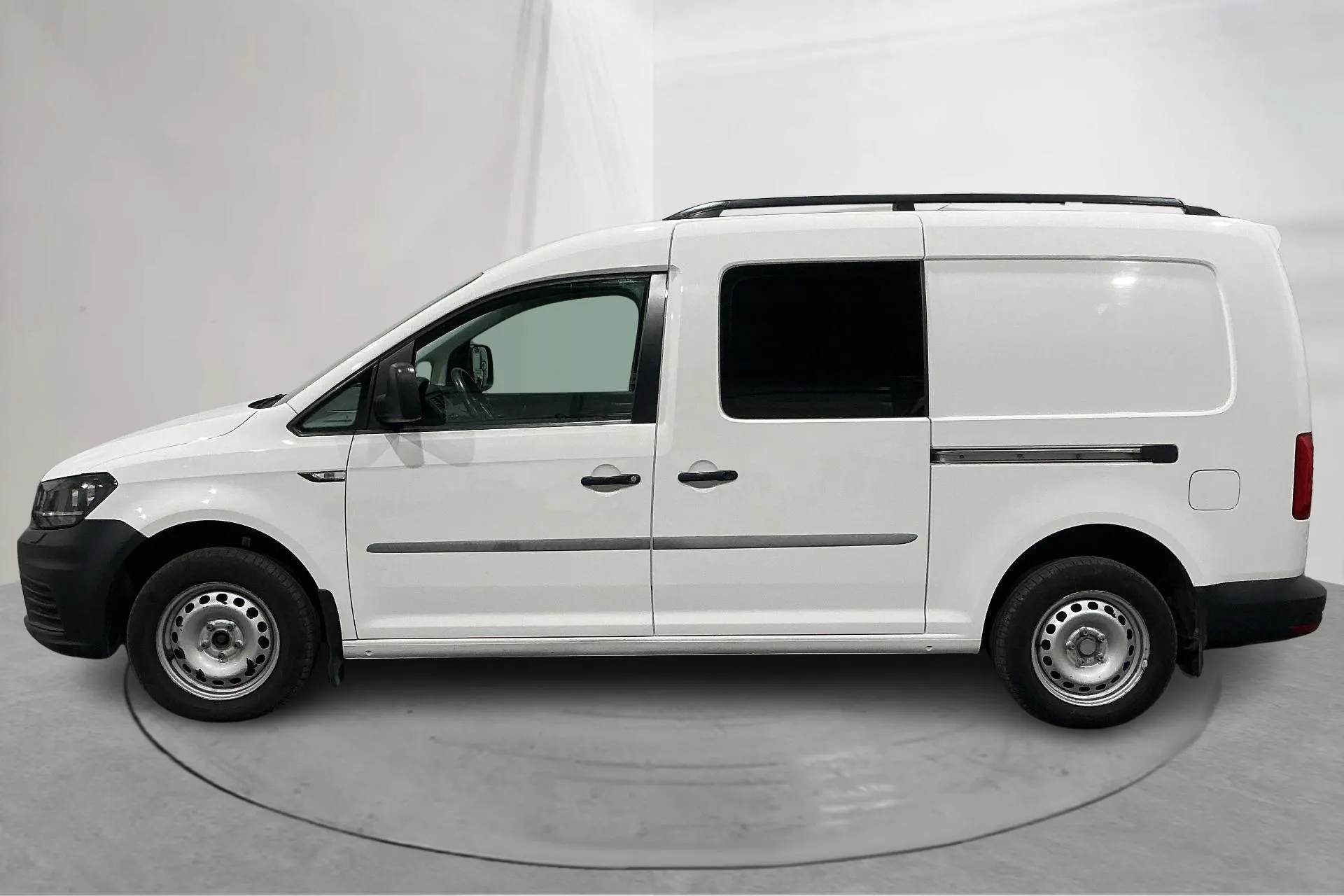 Presentationsfoto 2 av 15: VW Caddy 1.4 TGI Maxi Skåp (110hk) - 5 071 mil - Automat - vit - 2017