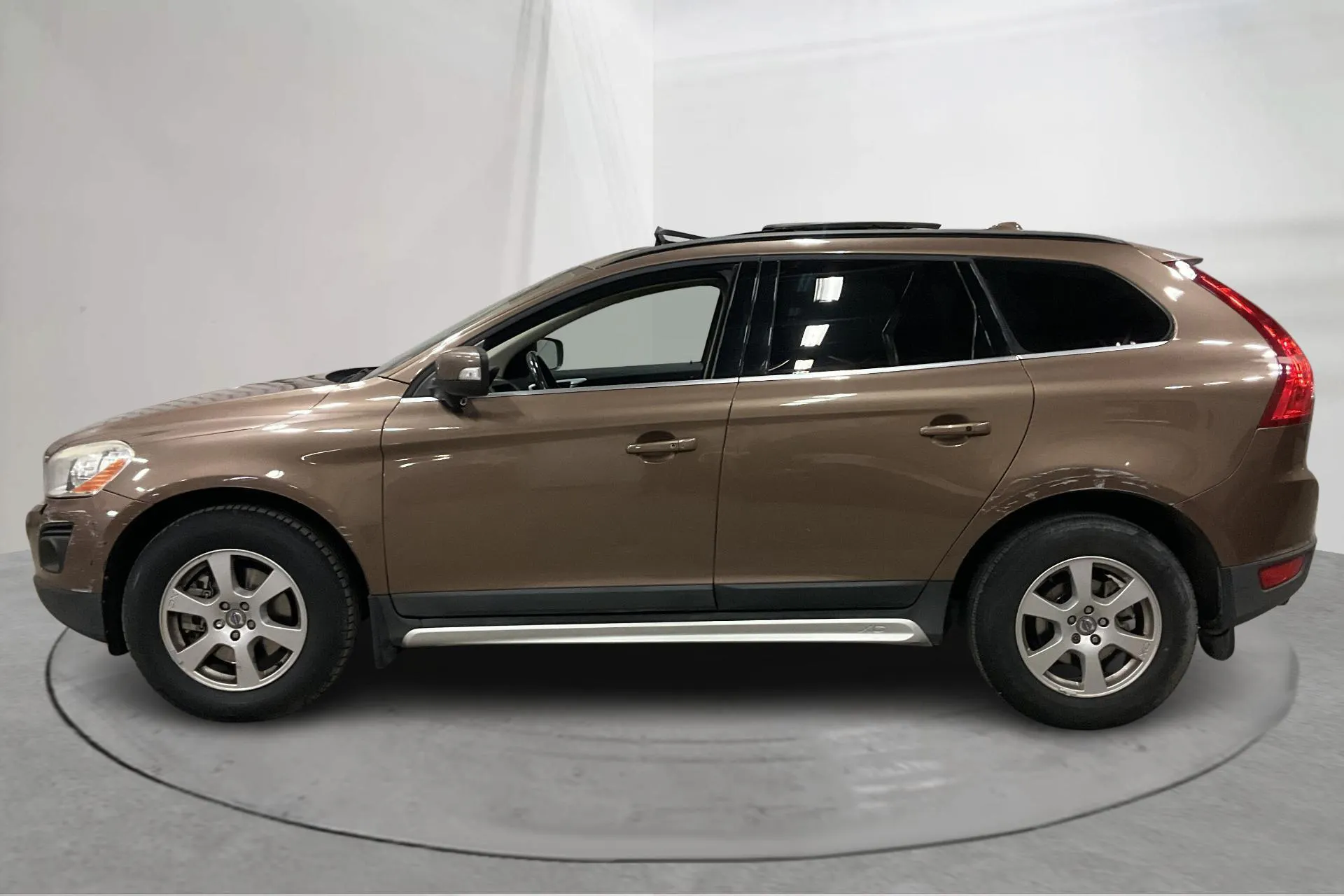Presentationsfoto 2 av 17: Volvo XC60 D5 AWD (185hk) - 23 088 mil - Automat - brun - 2009