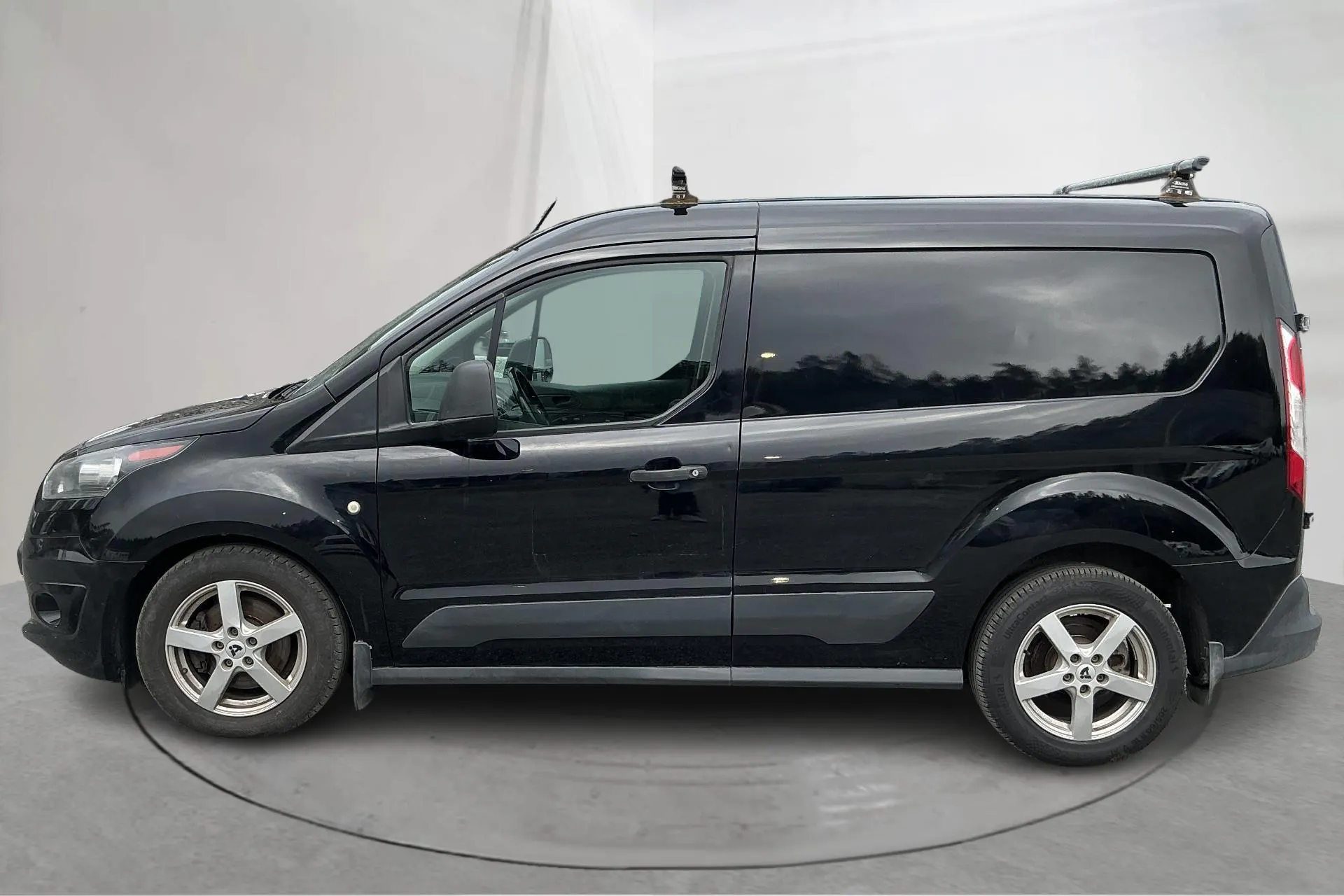Presentationsfoto 2 av 17: Ford Transit Connect 1.5 TDCi (100hk) - 17 835 mil - Automat - svart - 2018
