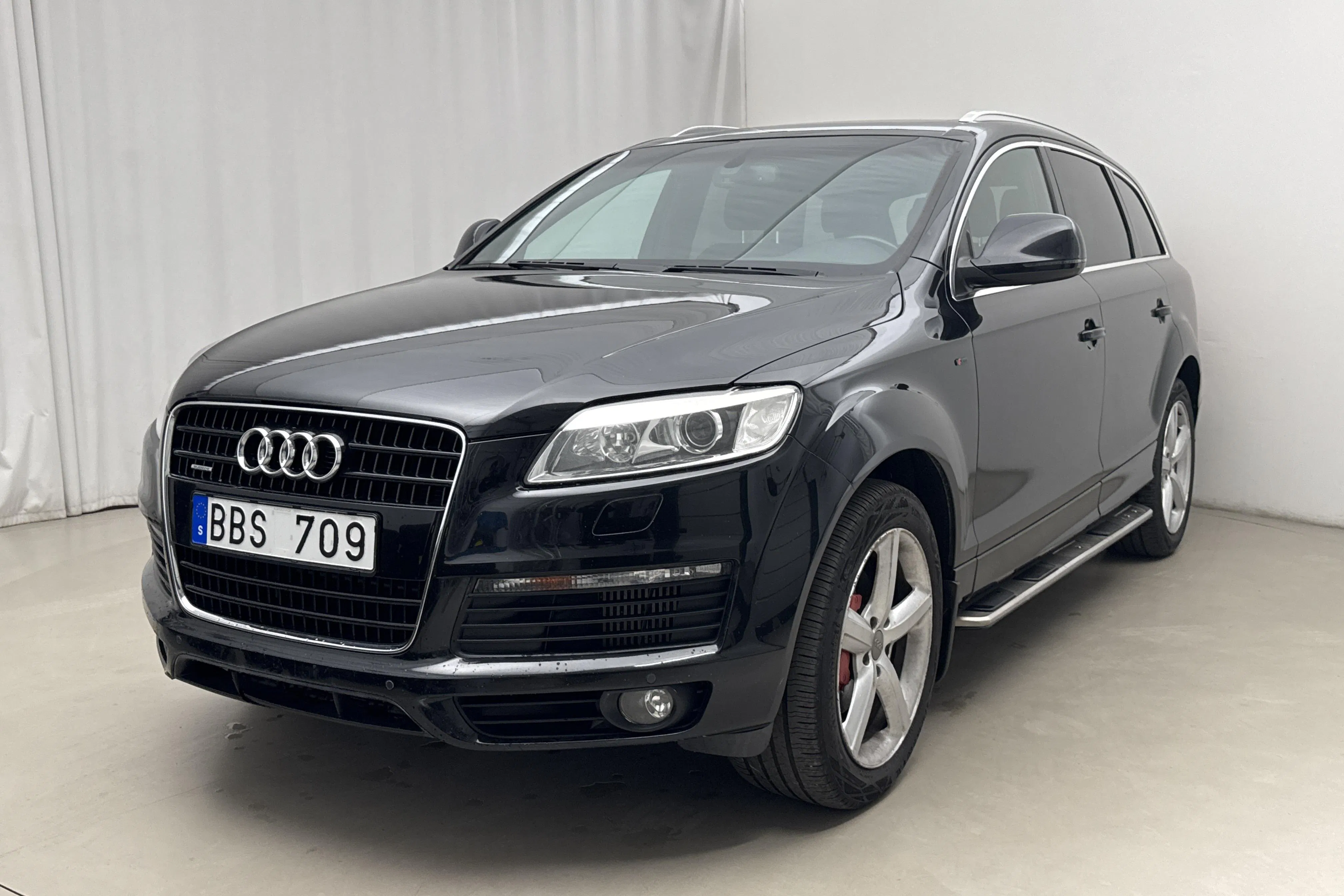 Presentationsfoto 1 av 20: Audi Q7 3.0 TDI quattro (240hk) - 16 732 mil - Automat - svart - 2009