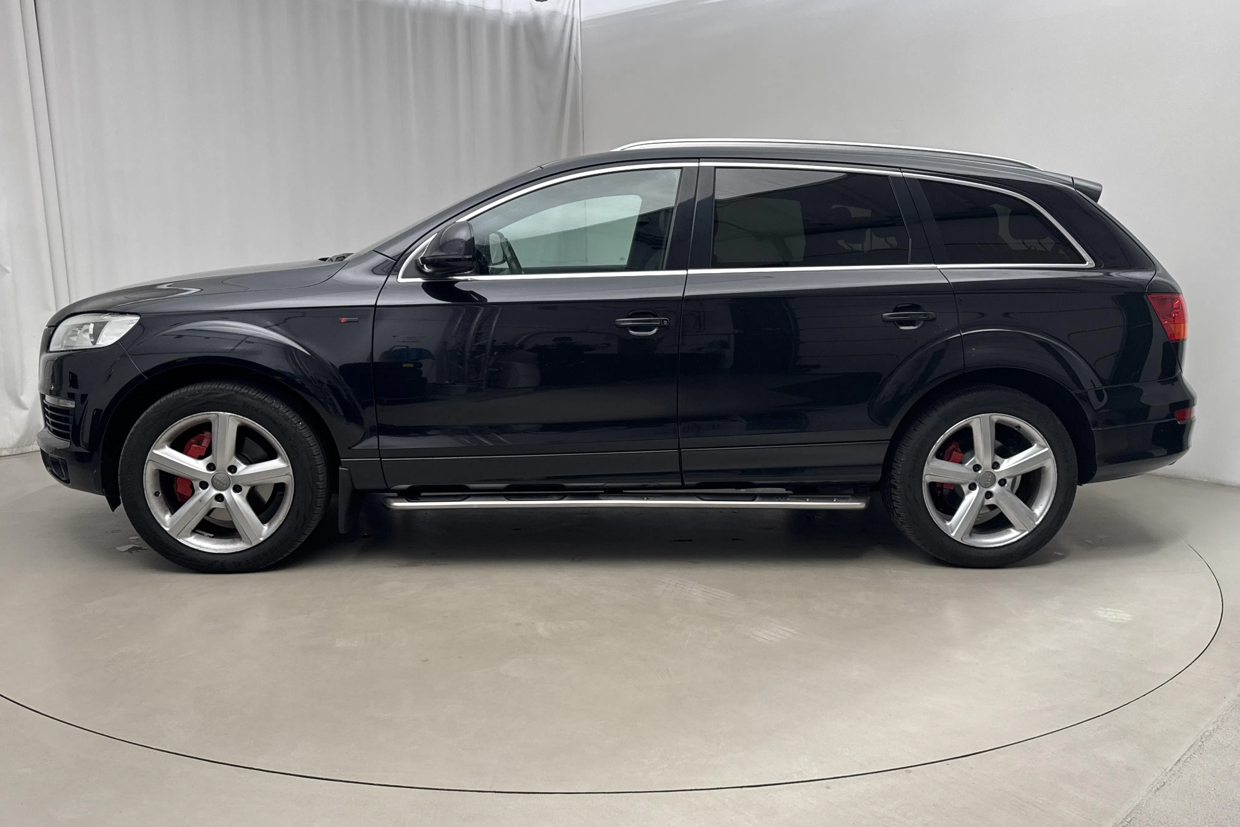 Presentationsfoto 2 av 20: Audi Q7 3.0 TDI quattro (240hk) - 16 732 mil - Automat - svart - 2009