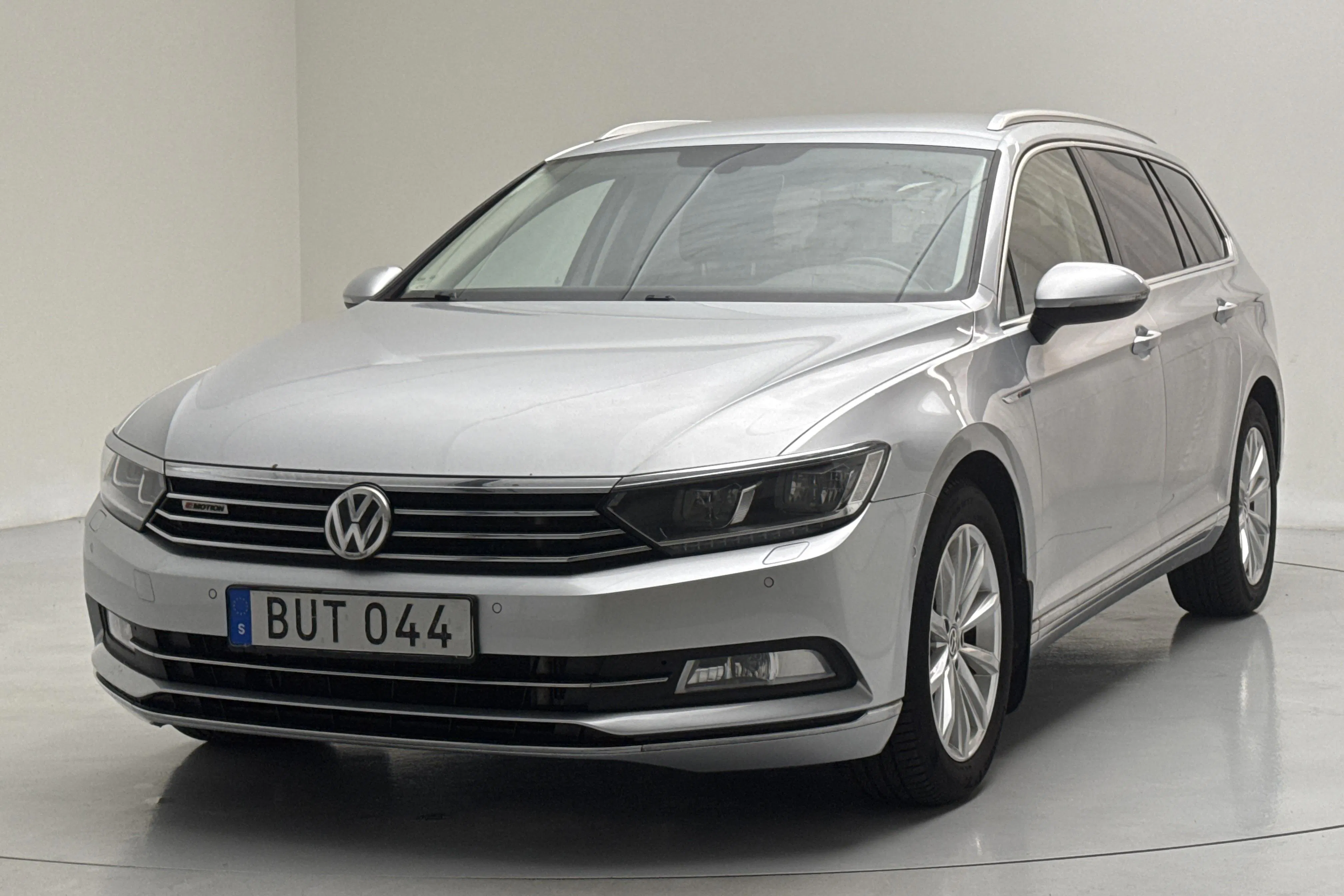 Presentation photo 1 of 14: VW Passat 2.0 TDI Sportscombi 4MOTION (190hk) - 225 040 km - Automatic - silver - 2015