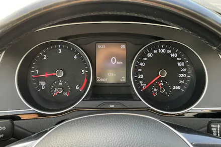 Volkswagen Passat 2015 — авто из Европы под ключ