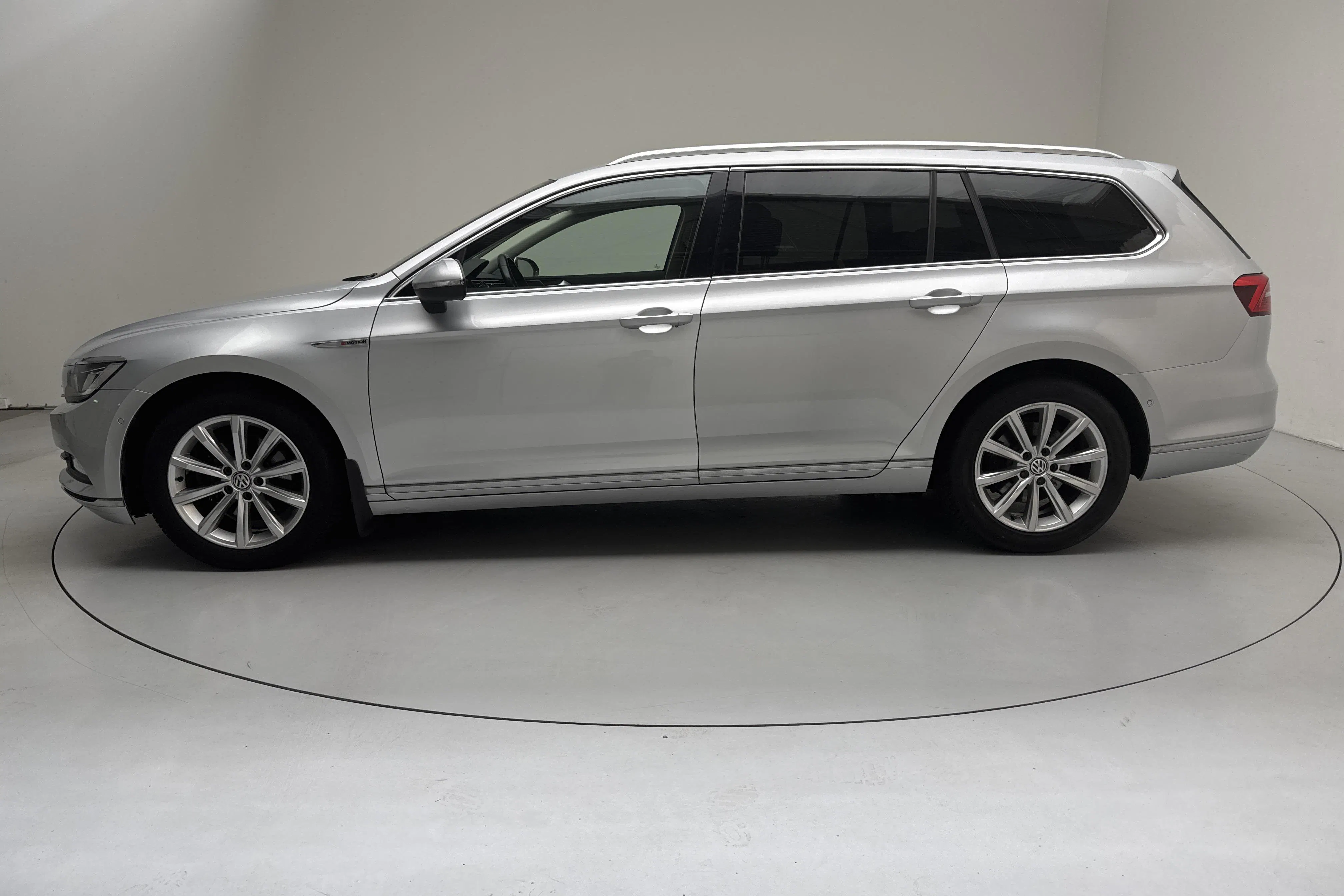 Presentation photo 2 of 14: VW Passat 2.0 TDI Sportscombi 4MOTION (190hk) - 225 040 km - Automatic - silver - 2015