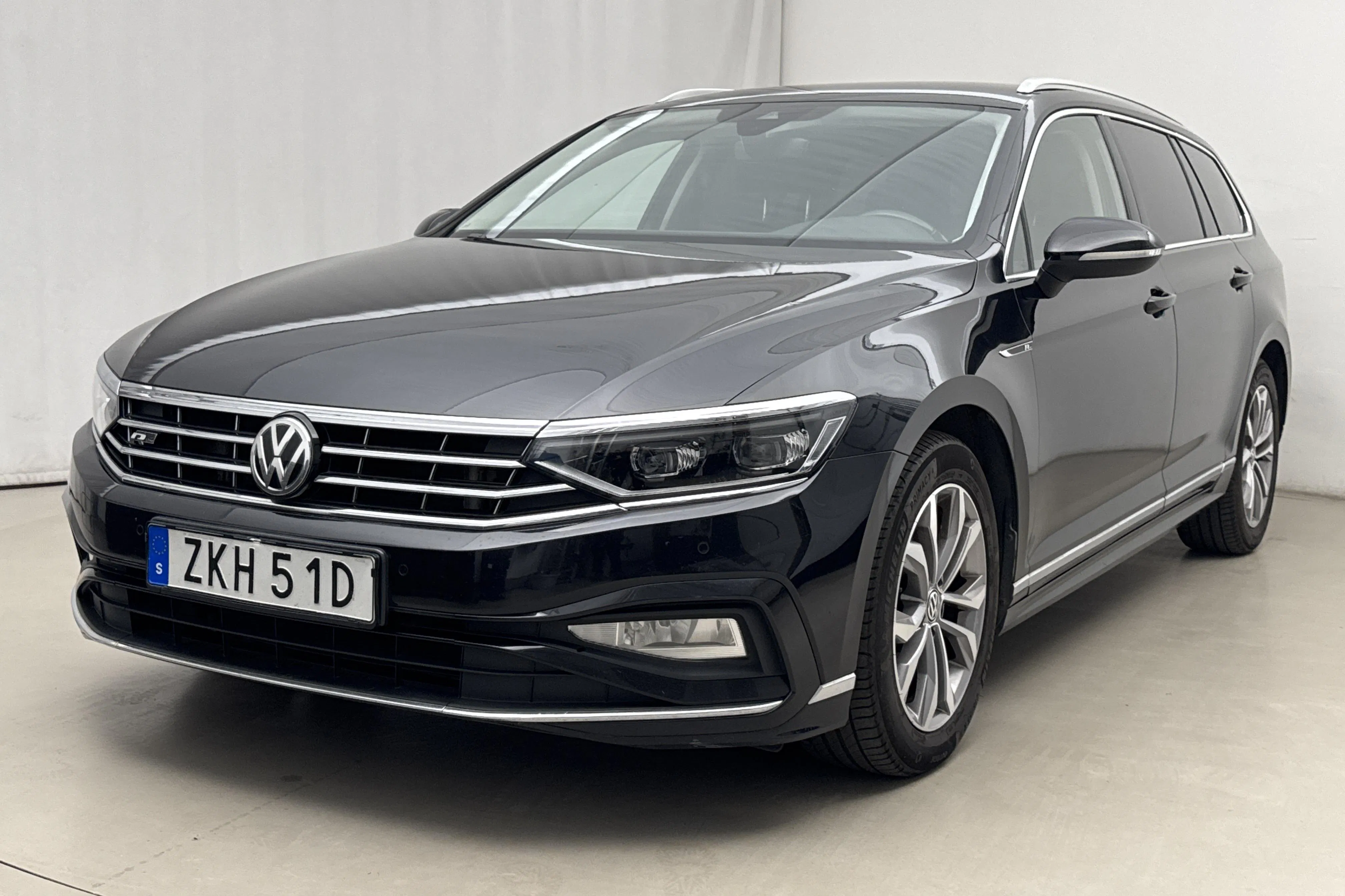 Presentationsfoto 1 av 19: VW Passat 2.0 TDI Sportscombi 4MOTION (190hk) - 19 603 mil - Automat - svart - 2020
