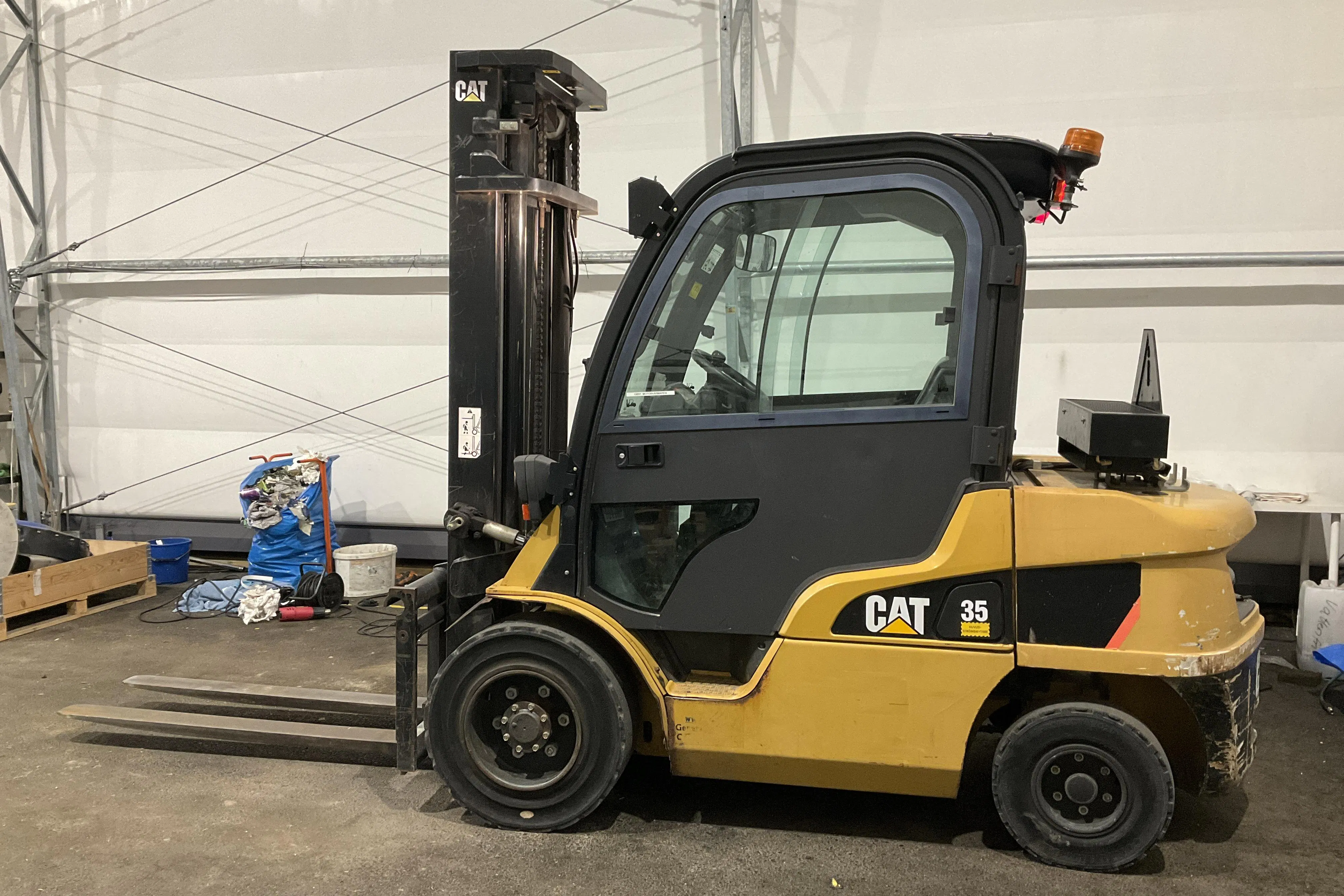 Presentation photo 2 of 23: CAT DP35N motviktstruck - 0 km - 2007
