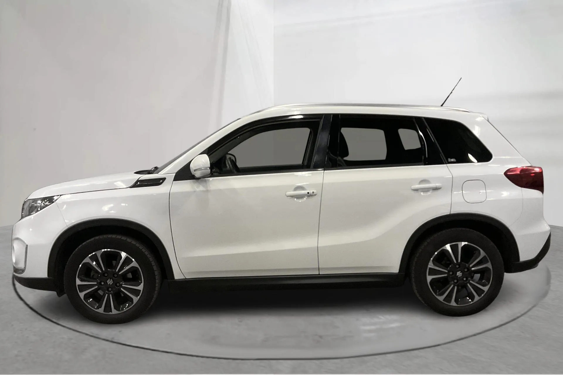 Presentation photo 2 of 21: Suzuki Vitara 1.4T Boosterjet Allgrip 4x4 (140hk) - 37 860 km - Automatic - white - 2020