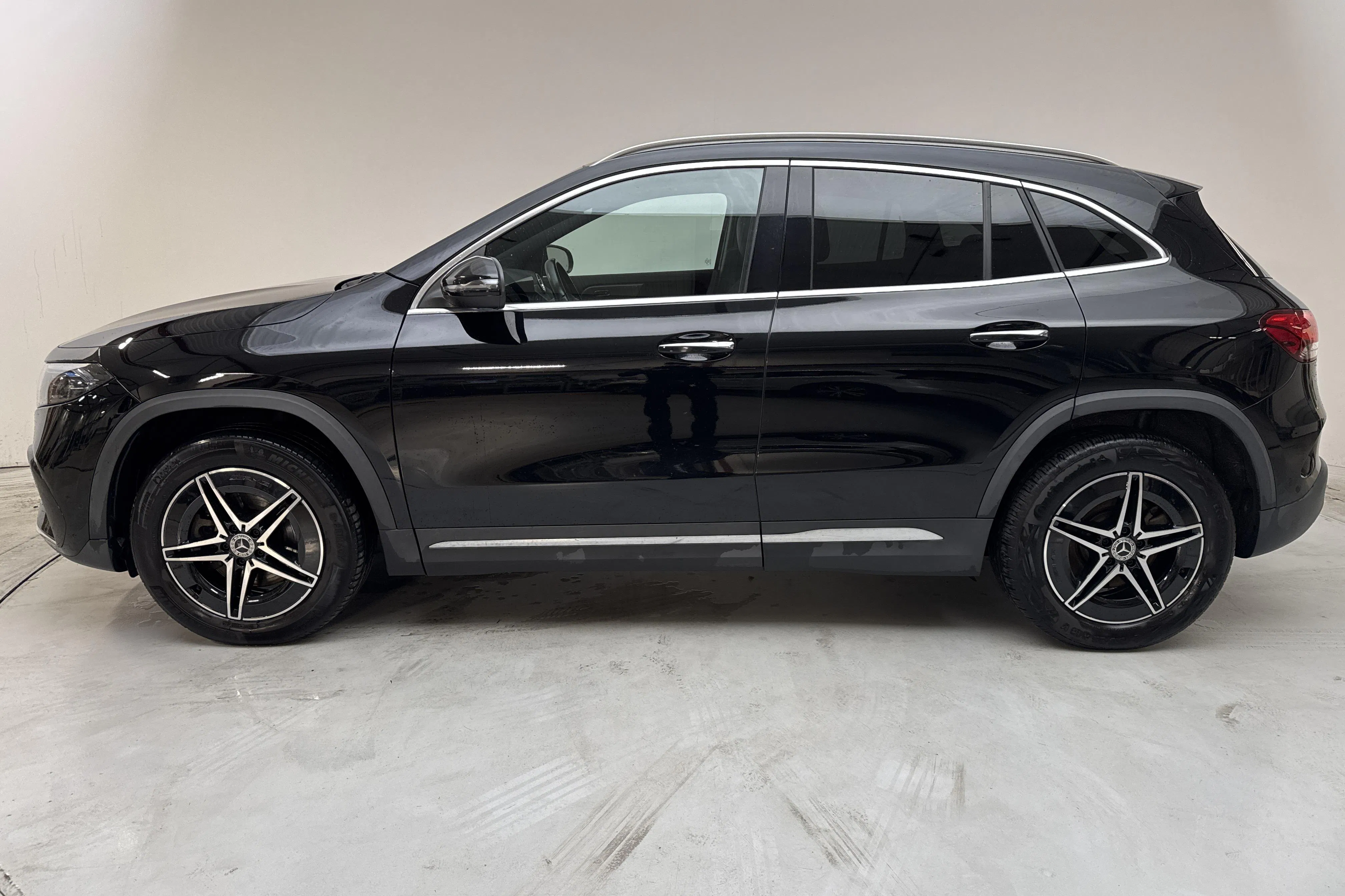 Presentationsfoto 2 av 17: Mercedes EQA 250 H243 (190hk) - 10 705 mil - Automat - svart - 2023