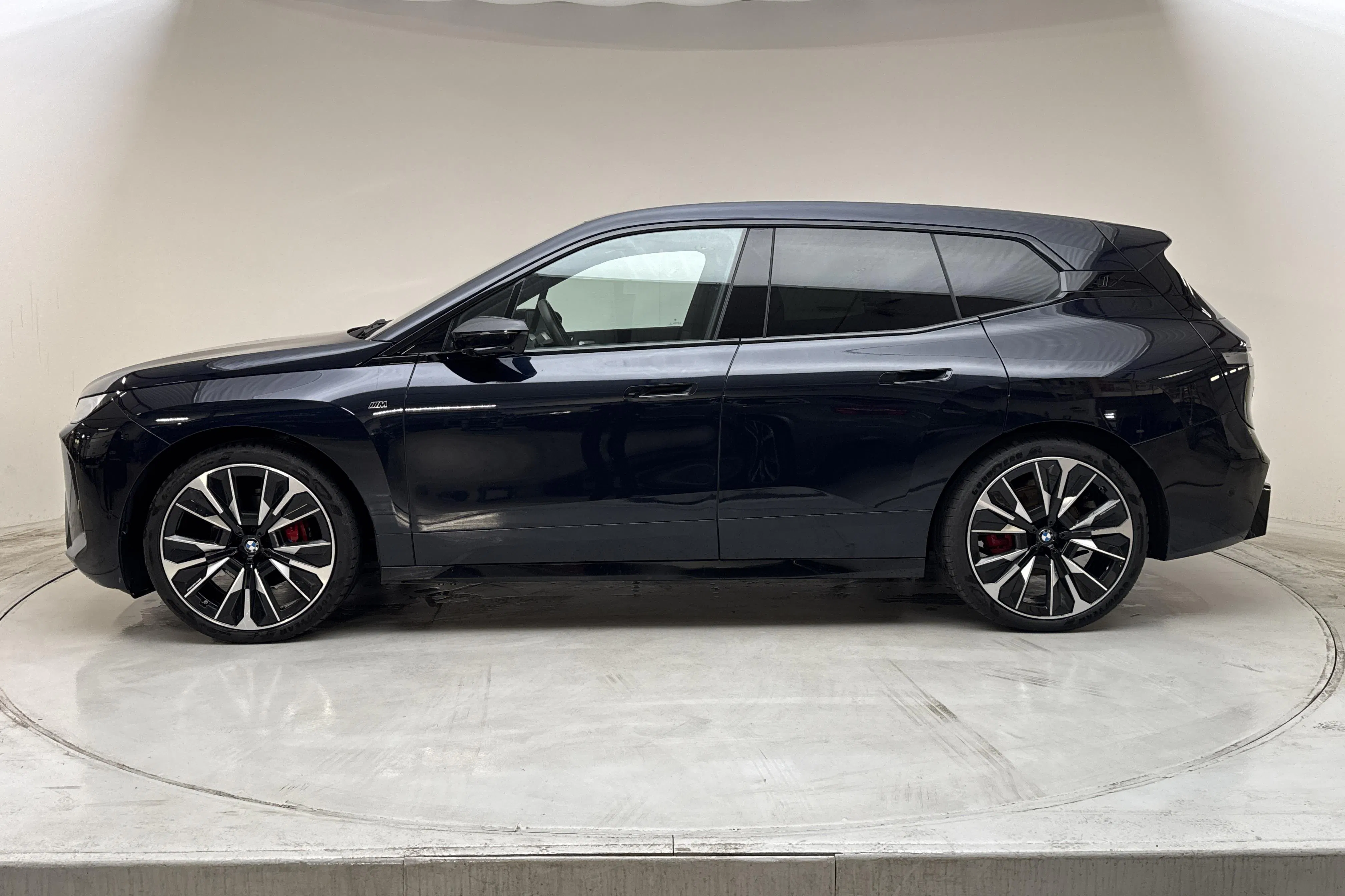Presentation photo 2 of 24: BMW iX M70 LCI, I20 (660hk) - 31 750 km - Automatic - black - 2025