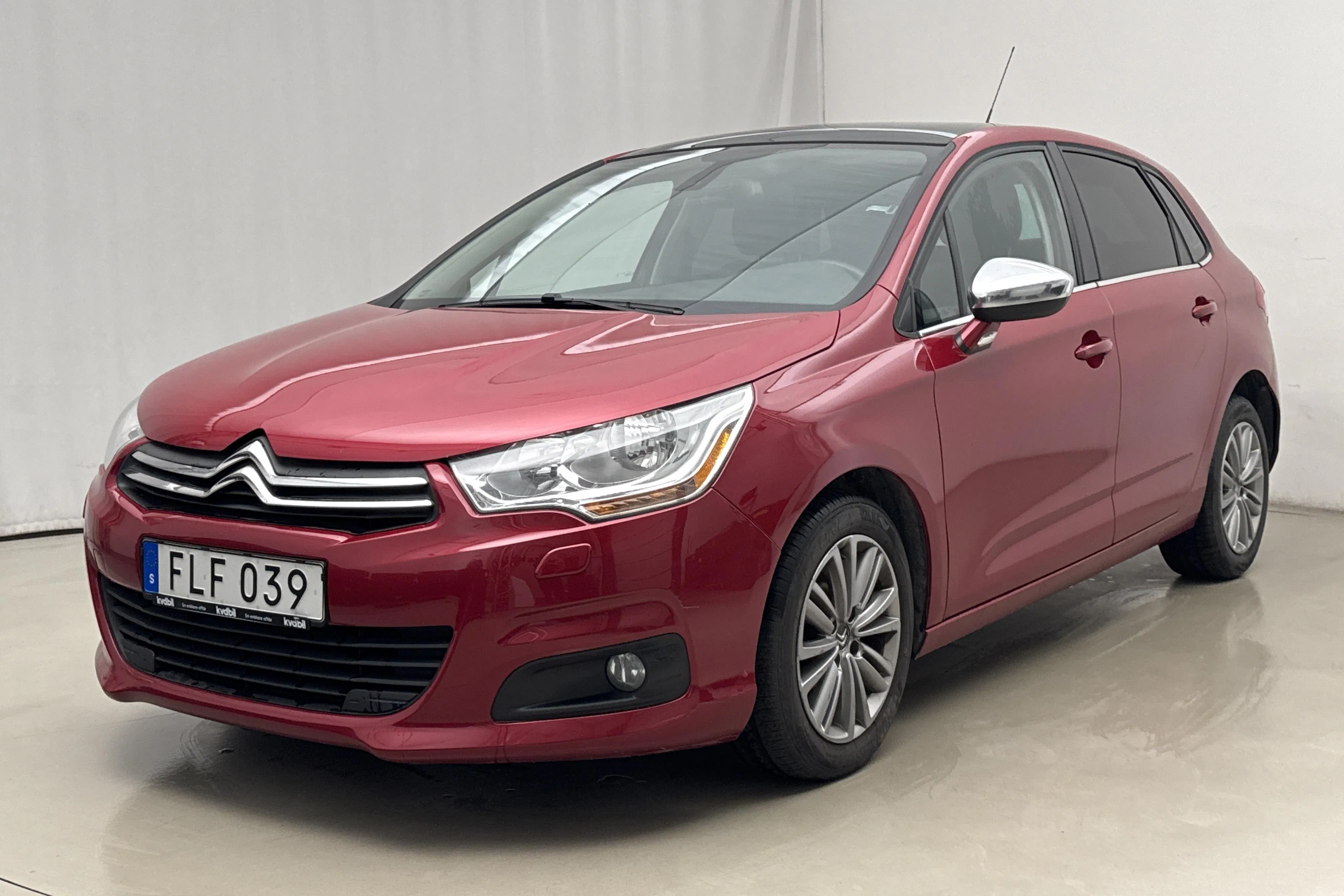 Presentation photo 1 of 17: Citroën C4 1.2 (130hk) - 111 150 km - Manual - red - 2014