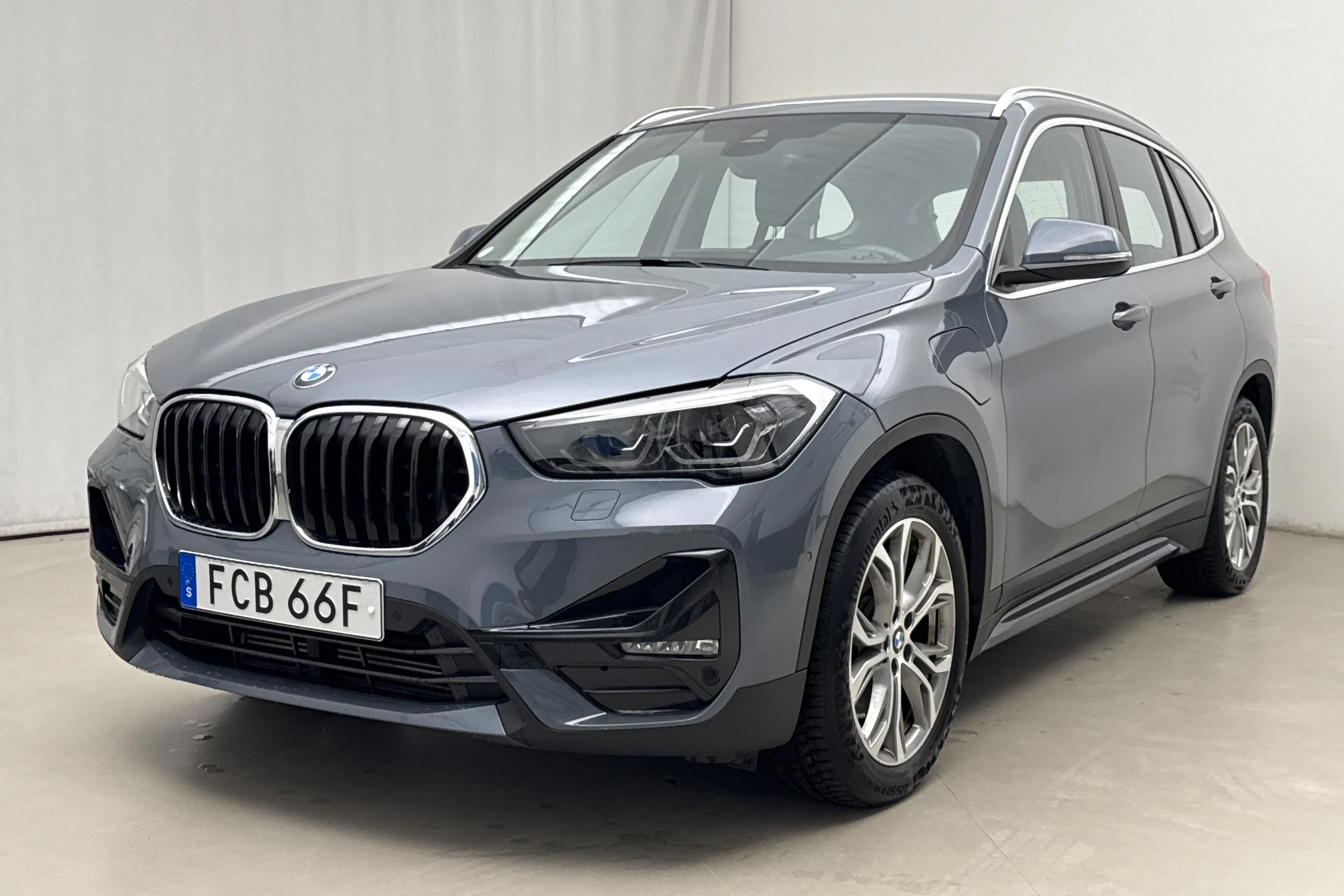 Presentationsfoto 1 av 20: BMW X1 xDrive25e 9,7kWh LCI, F48 (220hk) - 3 679 mil - Automat - Mörkgrå - 2021