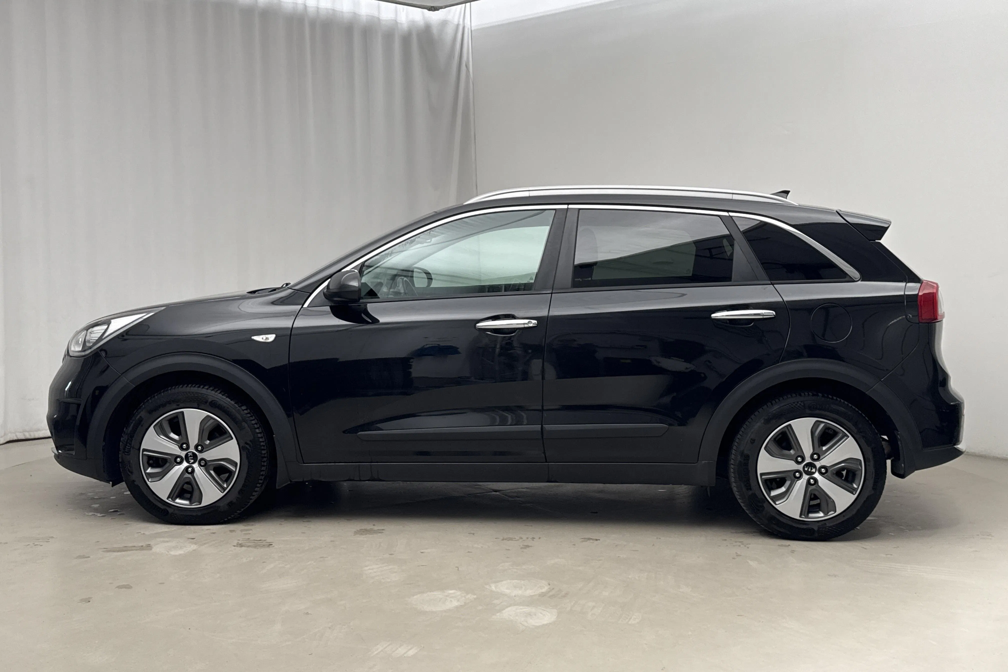 Presentation photo 2 of 16: KIA Niro Hybrid 1.6 (141hk) - 116 220 km - Automatic - black - 2018