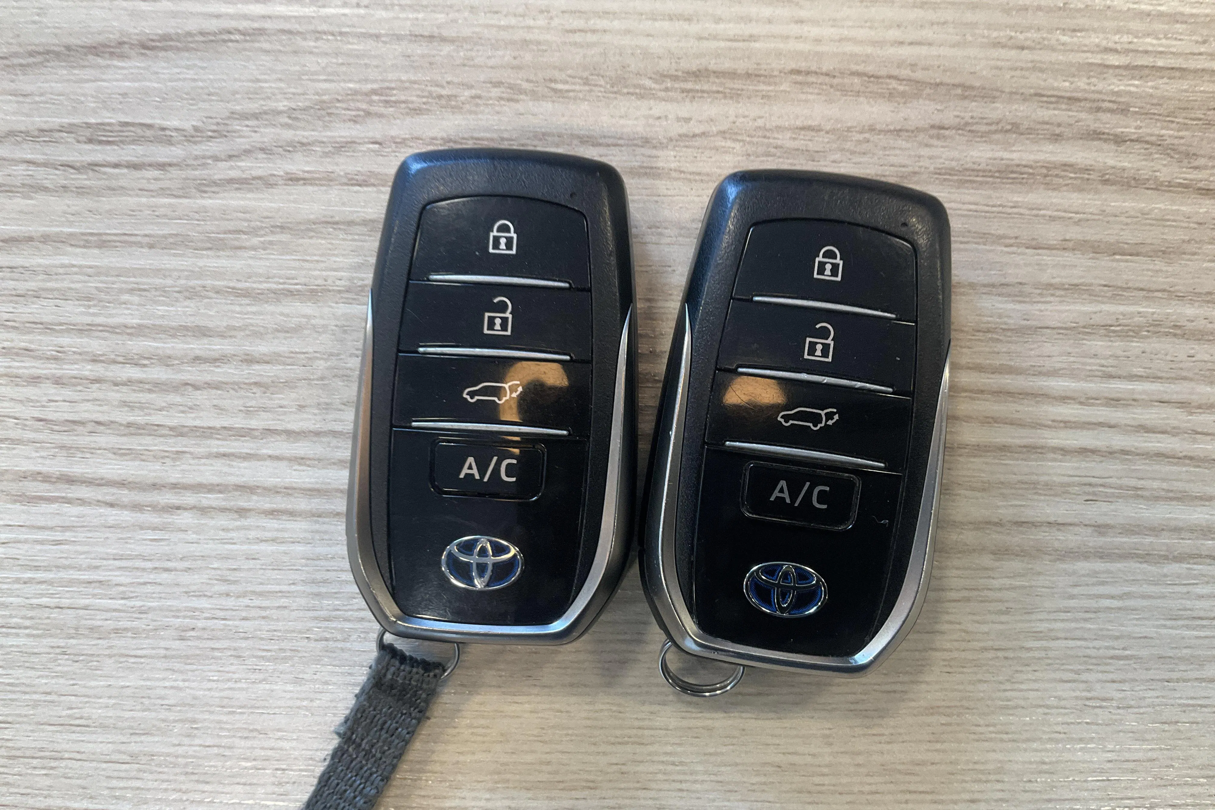 Presentation photo 15 of 15: Toyota RAV4 2.5 Plug-in Hybrid AWDi (306hk) - 147 320 km - Automatic - gray - 2021