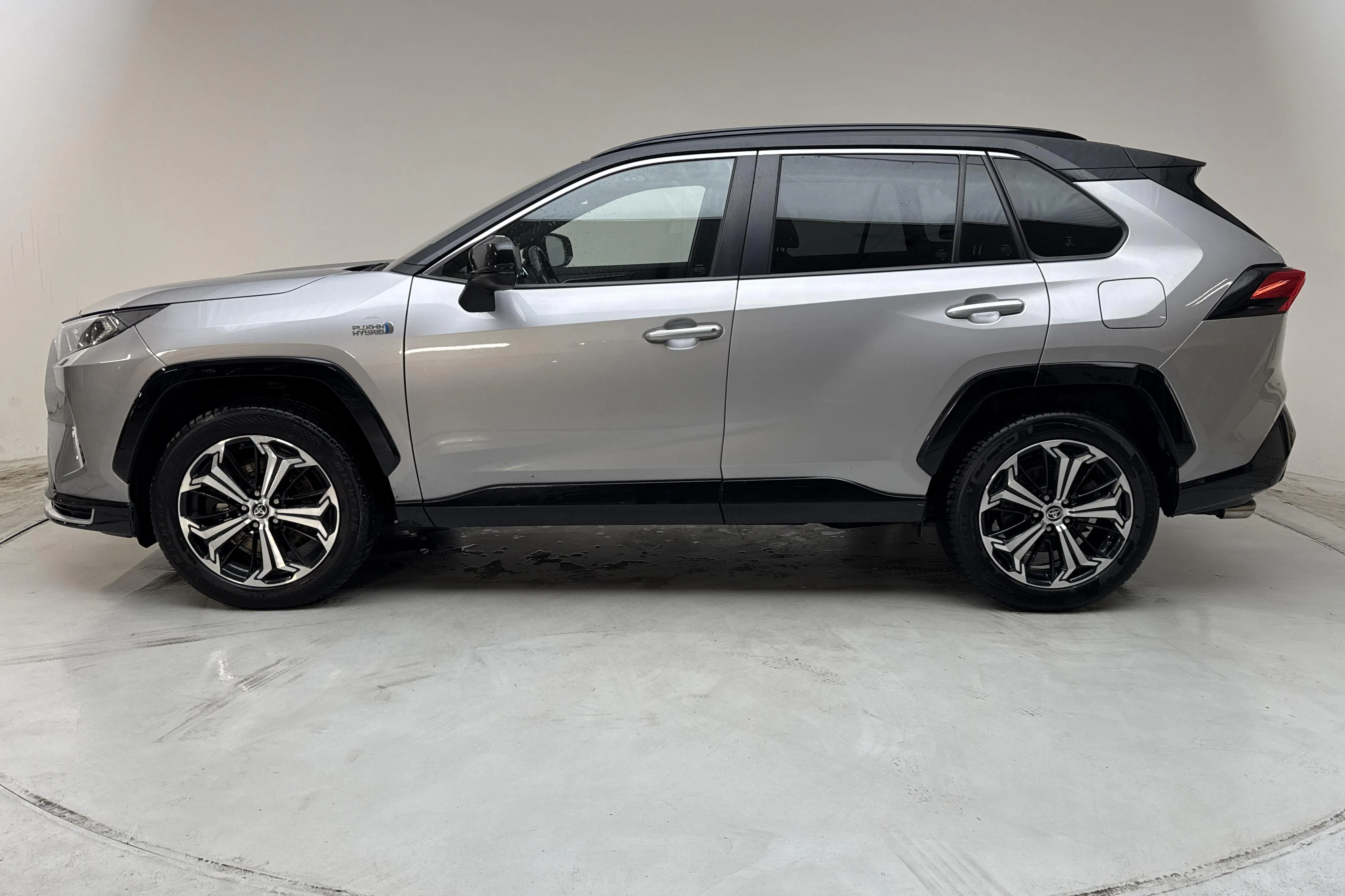 Presentation photo 2 of 15: Toyota RAV4 2.5 Plug-in Hybrid AWDi (306hk) - 147 320 km - Automatic - gray - 2021