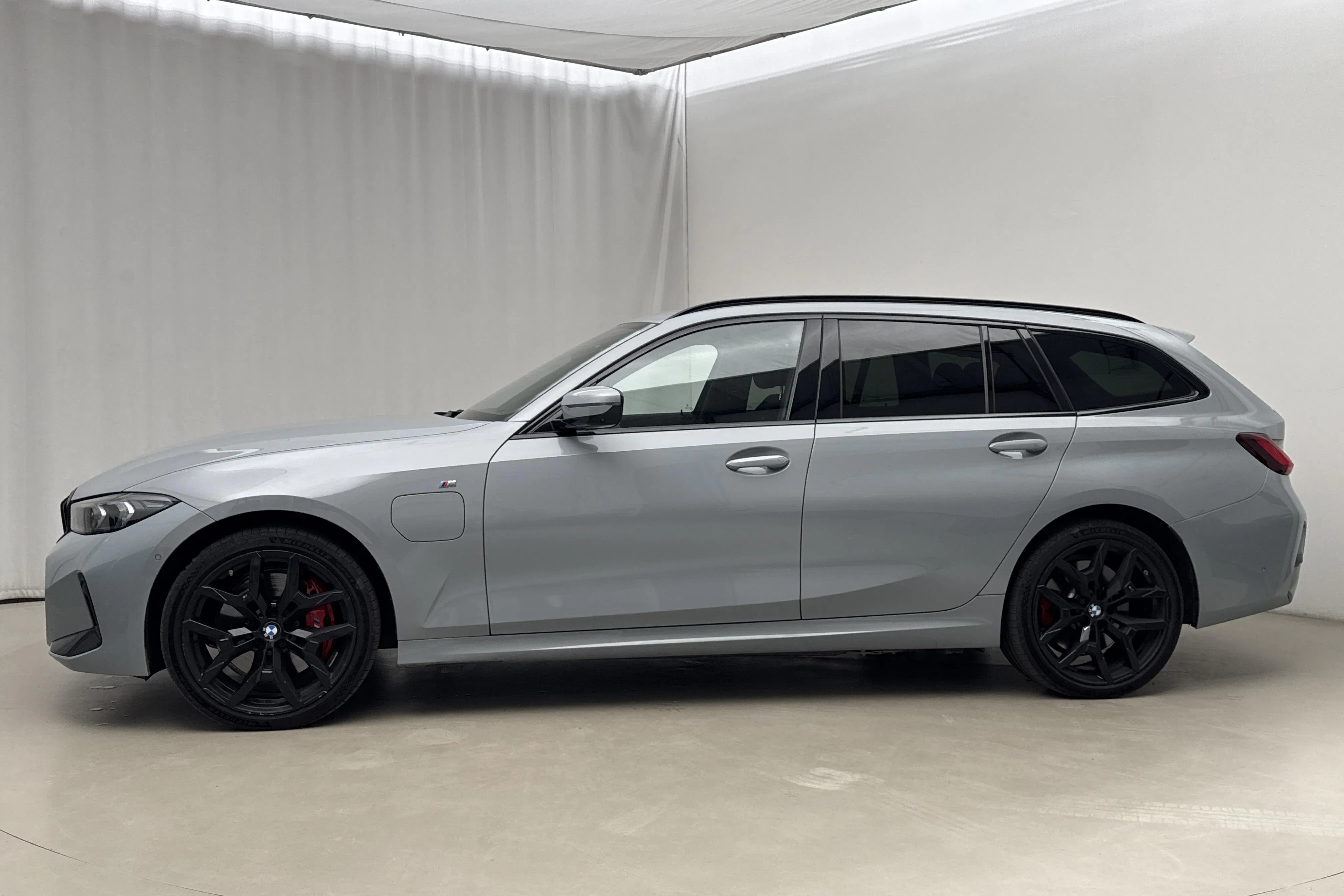Presentation photo 2 of 25: BMW 330e xDrive Touring LCI, G21 (292hk) - 66 500 km - Automatic - gray - 2026
