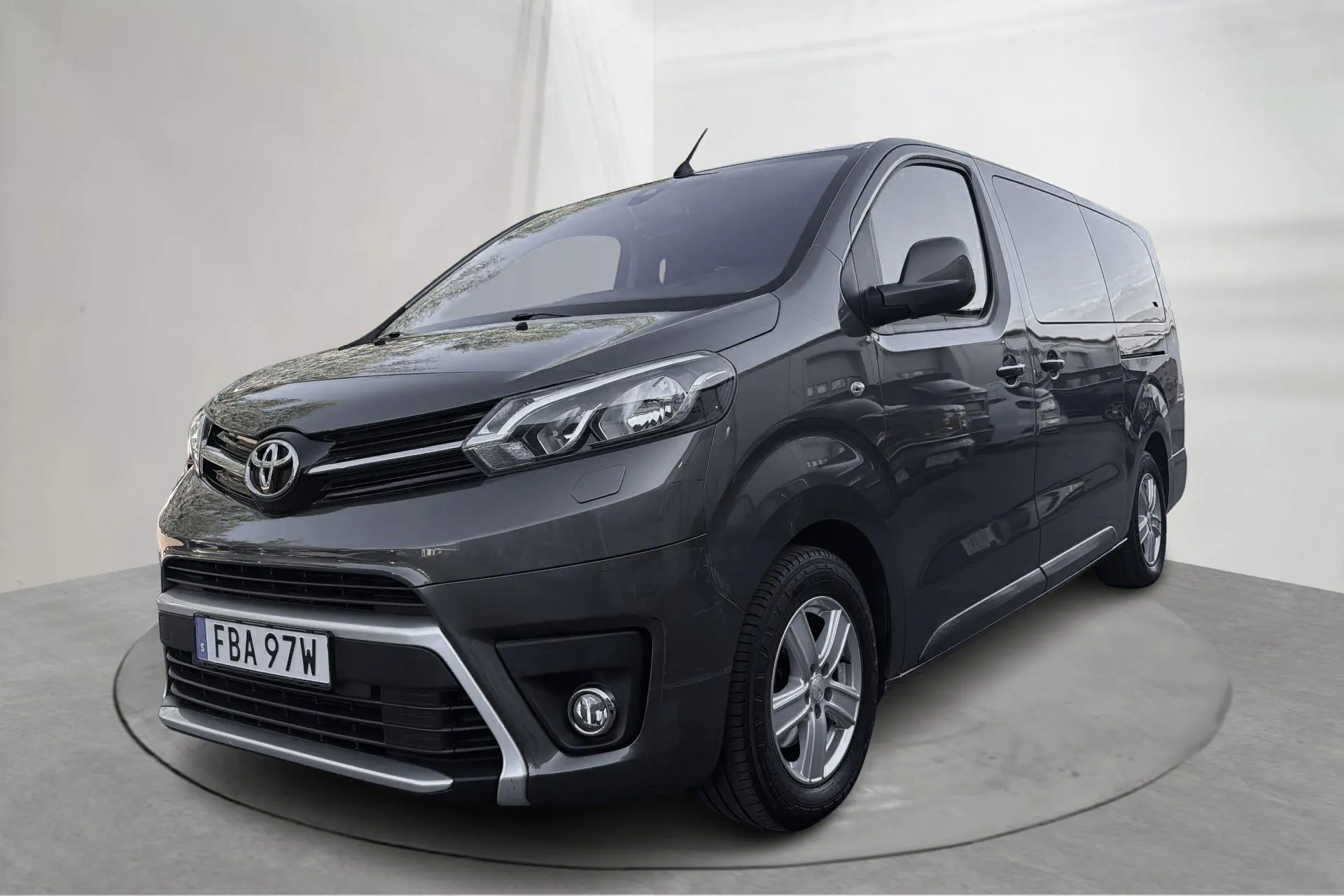 Presentation photo 1 of 15: Toyota PROACE Verso 2.0D (140hk) - 110 750 km - Automatic - dark grey - 2021