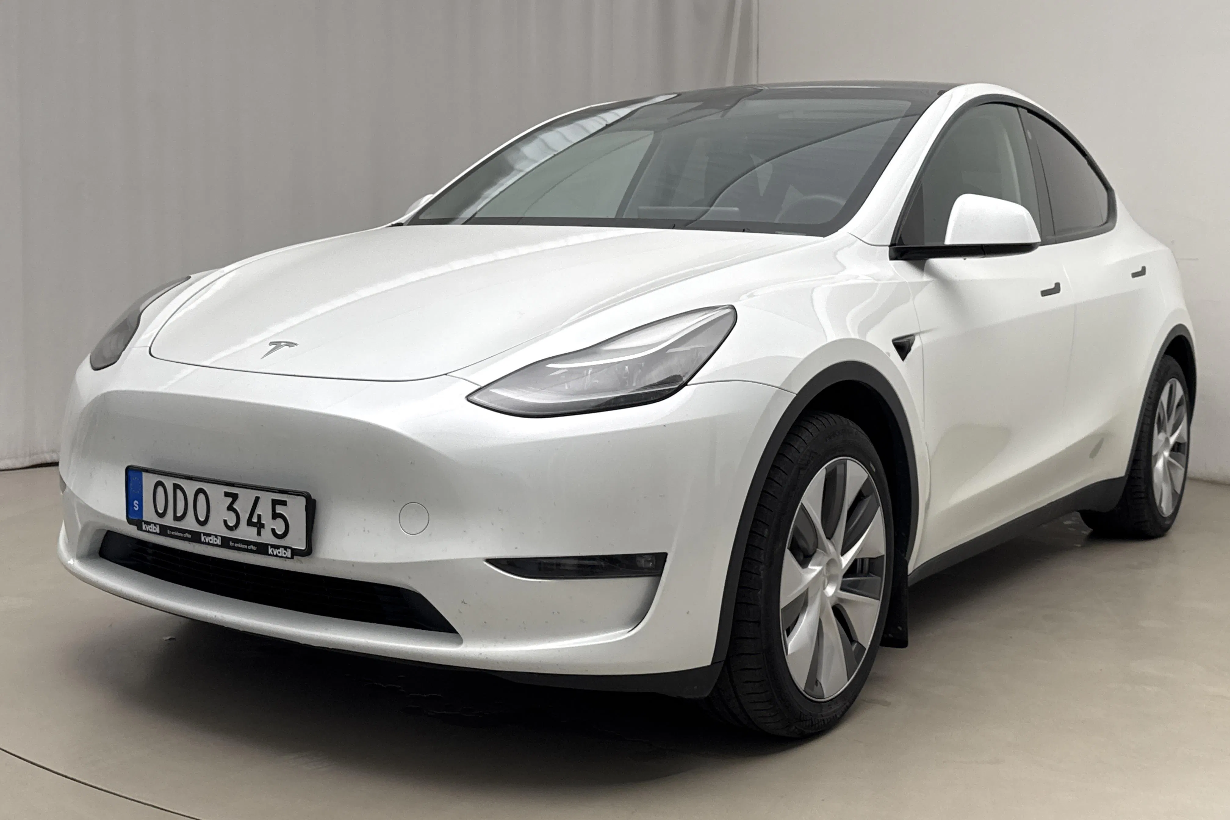 Presentationsfoto 1 av 25: Tesla Model Y Long Range Dual Motor AWD - 13 225 mil - Automat - vit - 2023