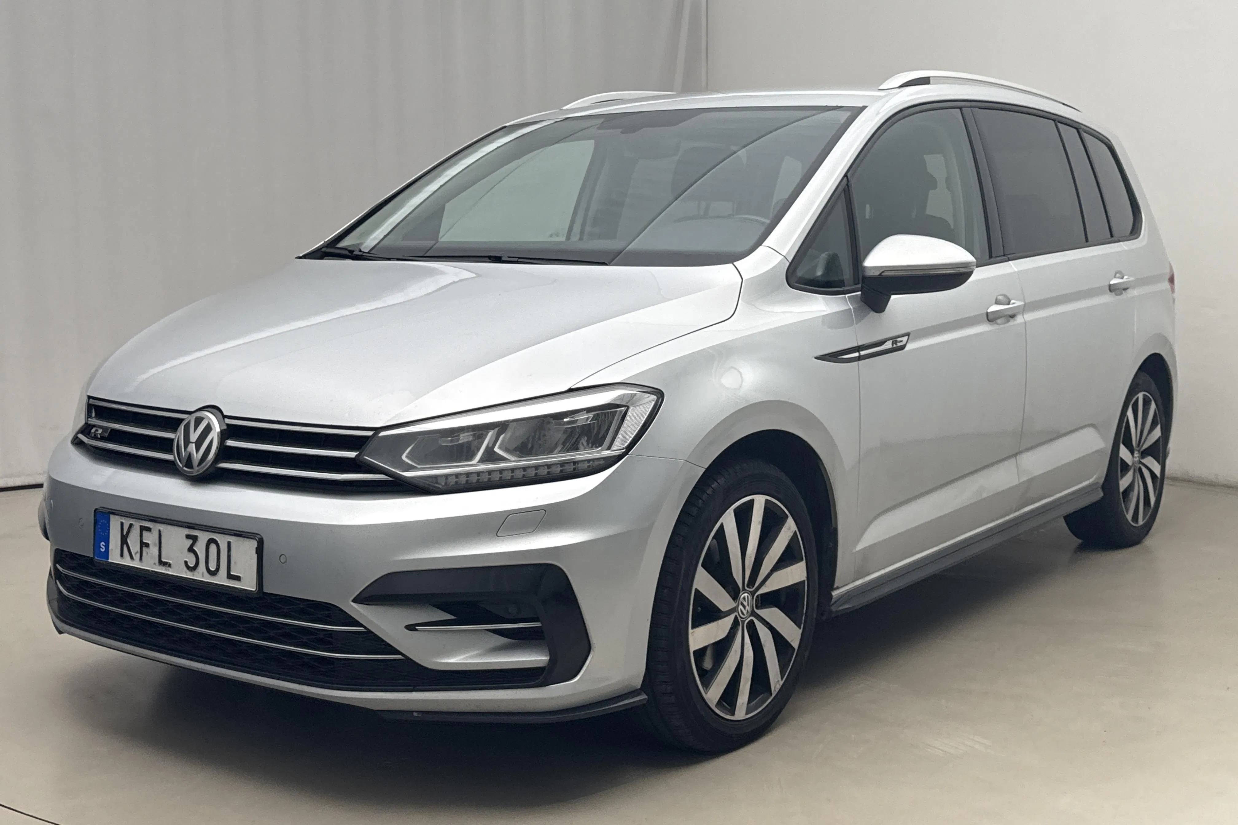 Presentation photo 1 of 19: VW Touran 2.0 TDI (150hk) - 320 000 km - Automatic - silver - 2020