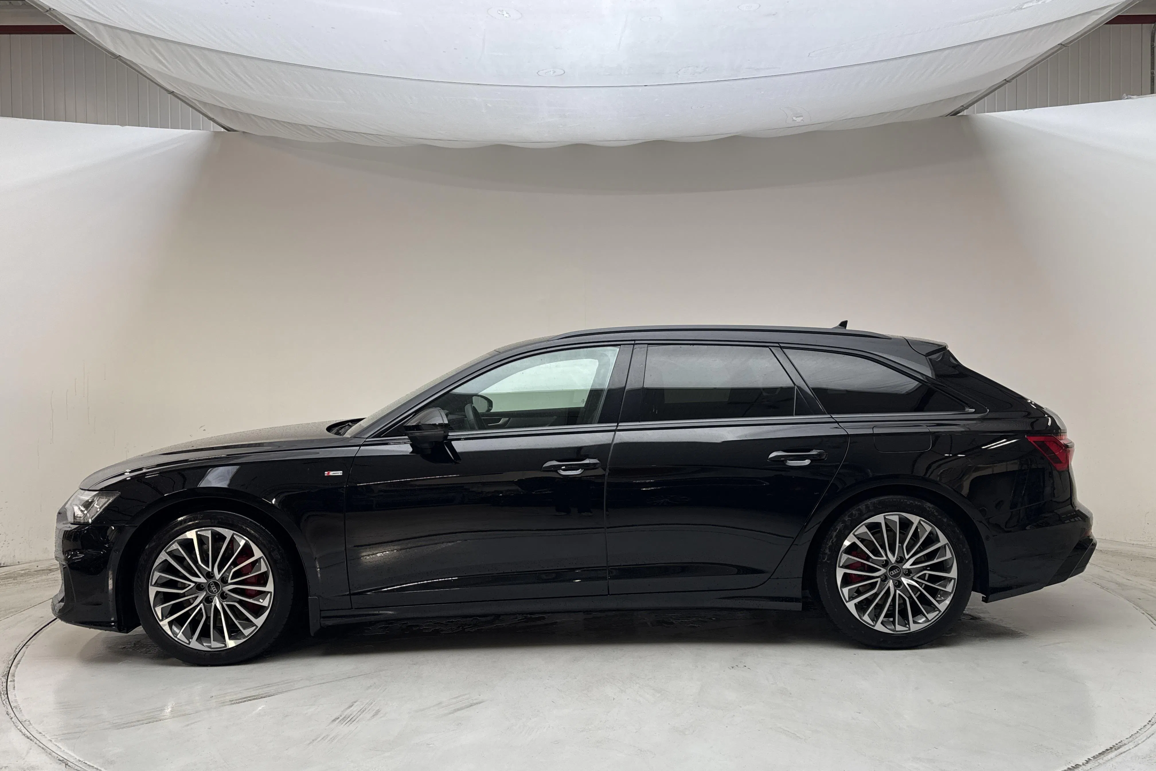 Presentation photo 2 of 16: Audi A6 Avant 55 TFSI e quattro (367hk) - 47 460 km - Automatic - black - 2024