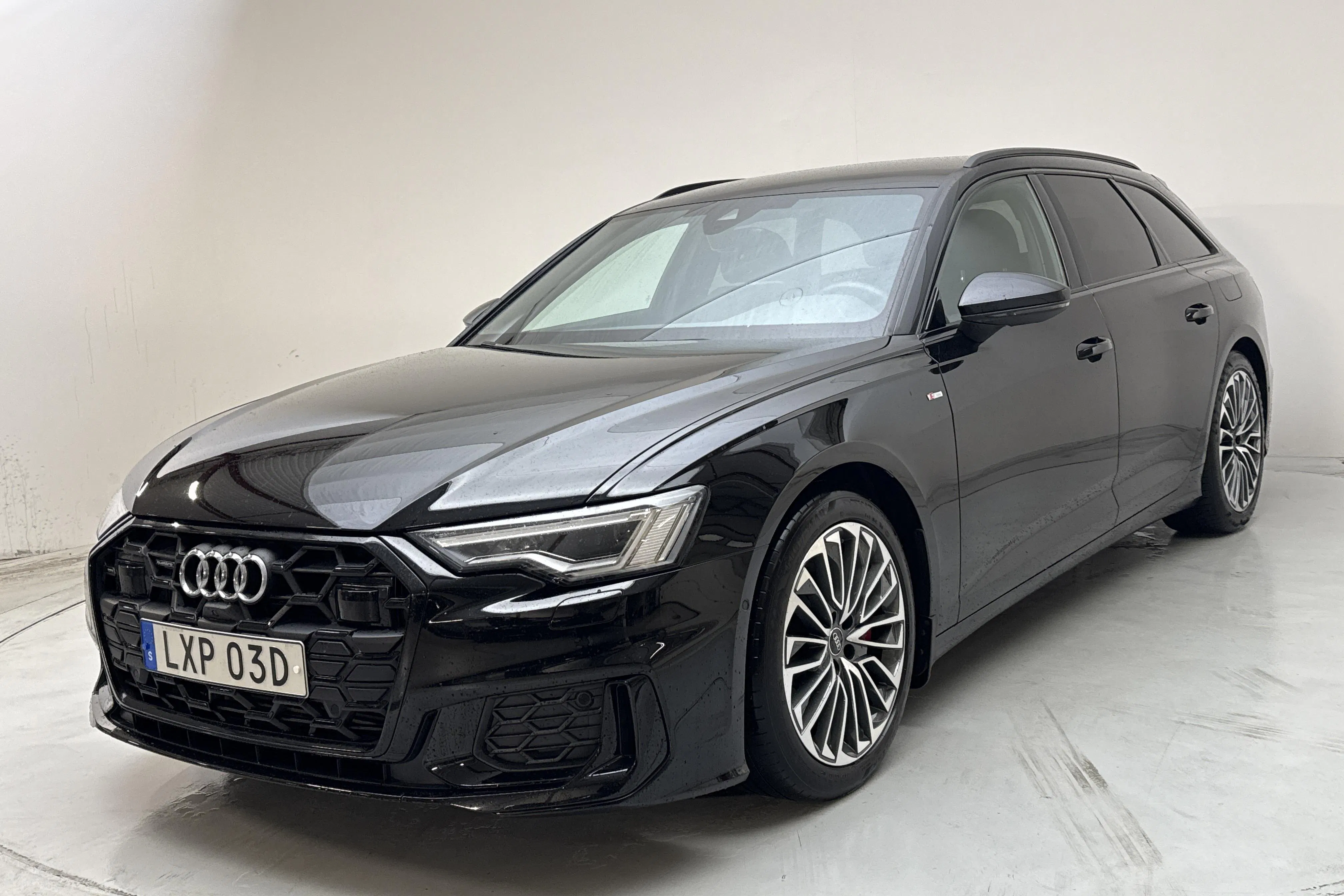 Presentation photo 1 of 16: Audi A6 Avant 55 TFSI e quattro (367hk) - 47 460 km - Automatic - black - 2024