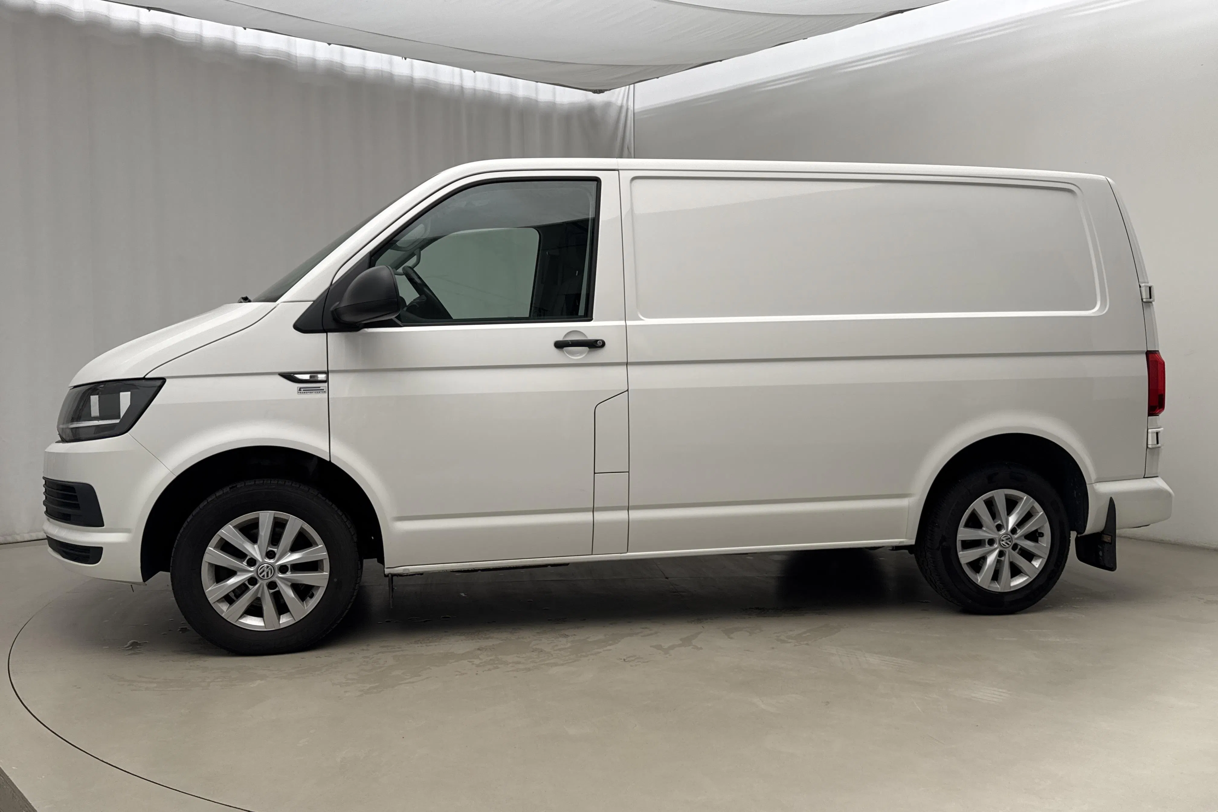 Presentation photo 2 of 17: VW Transporter T6 2.0 TDI BMT Skåp (150hk) - 102 560 km - Automatic - white - 2019