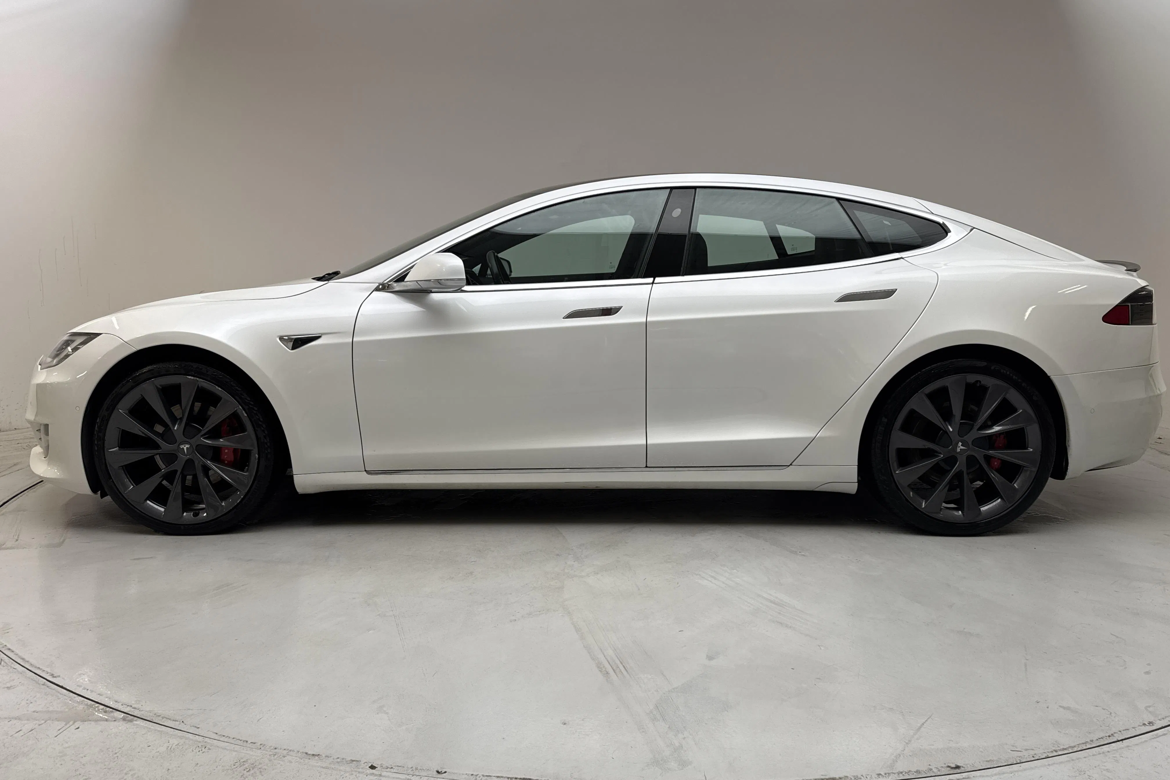 Presentationsfoto 2 av 20: Tesla Model S P100D - 31 085 mil - Automat - vit - 2019