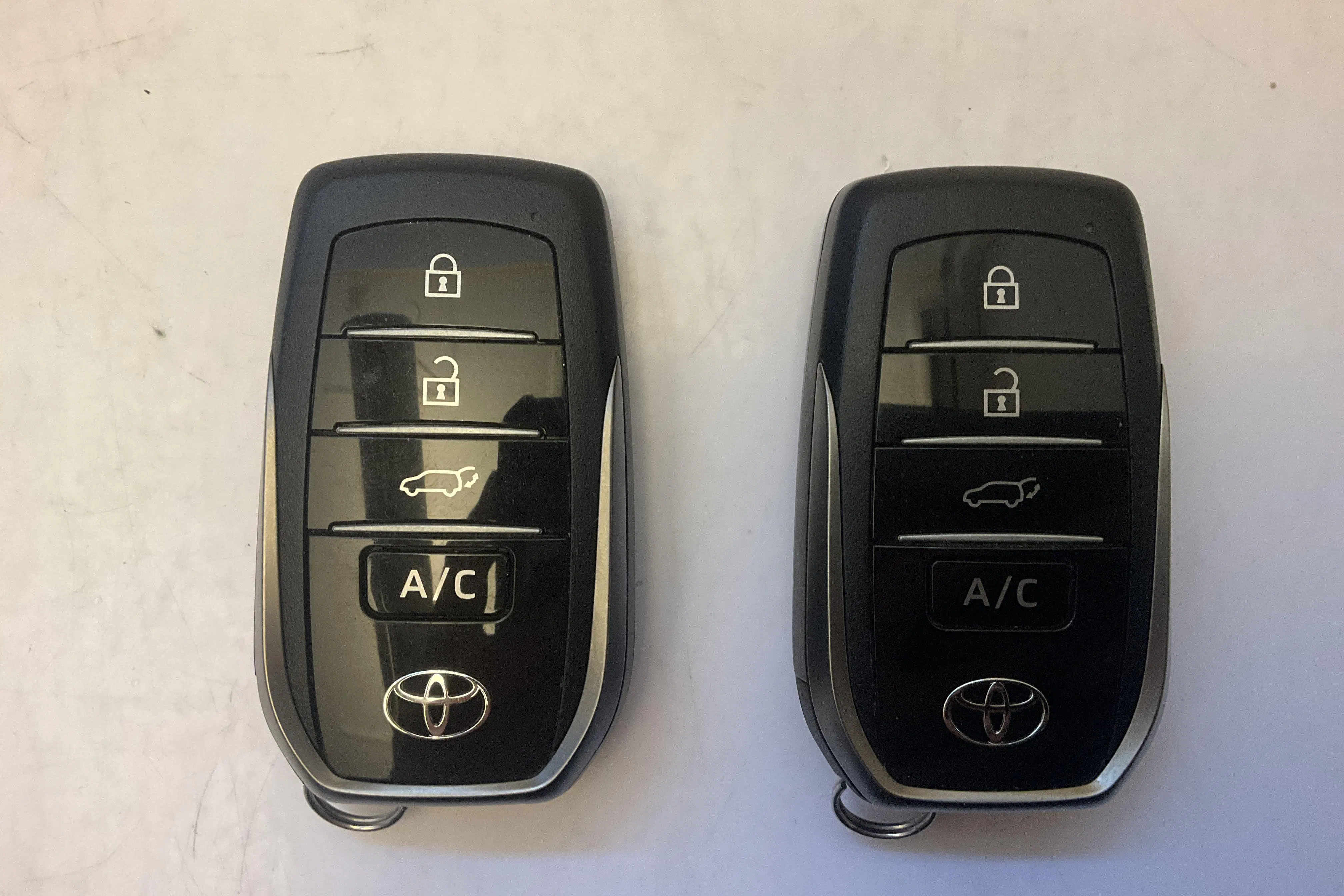 Presentationsfoto 17 av 17: Toyota RAV4 2.5 Plug-in Hybrid AWDi (306hk) - 1 302 mil - Automat - vit - 2024