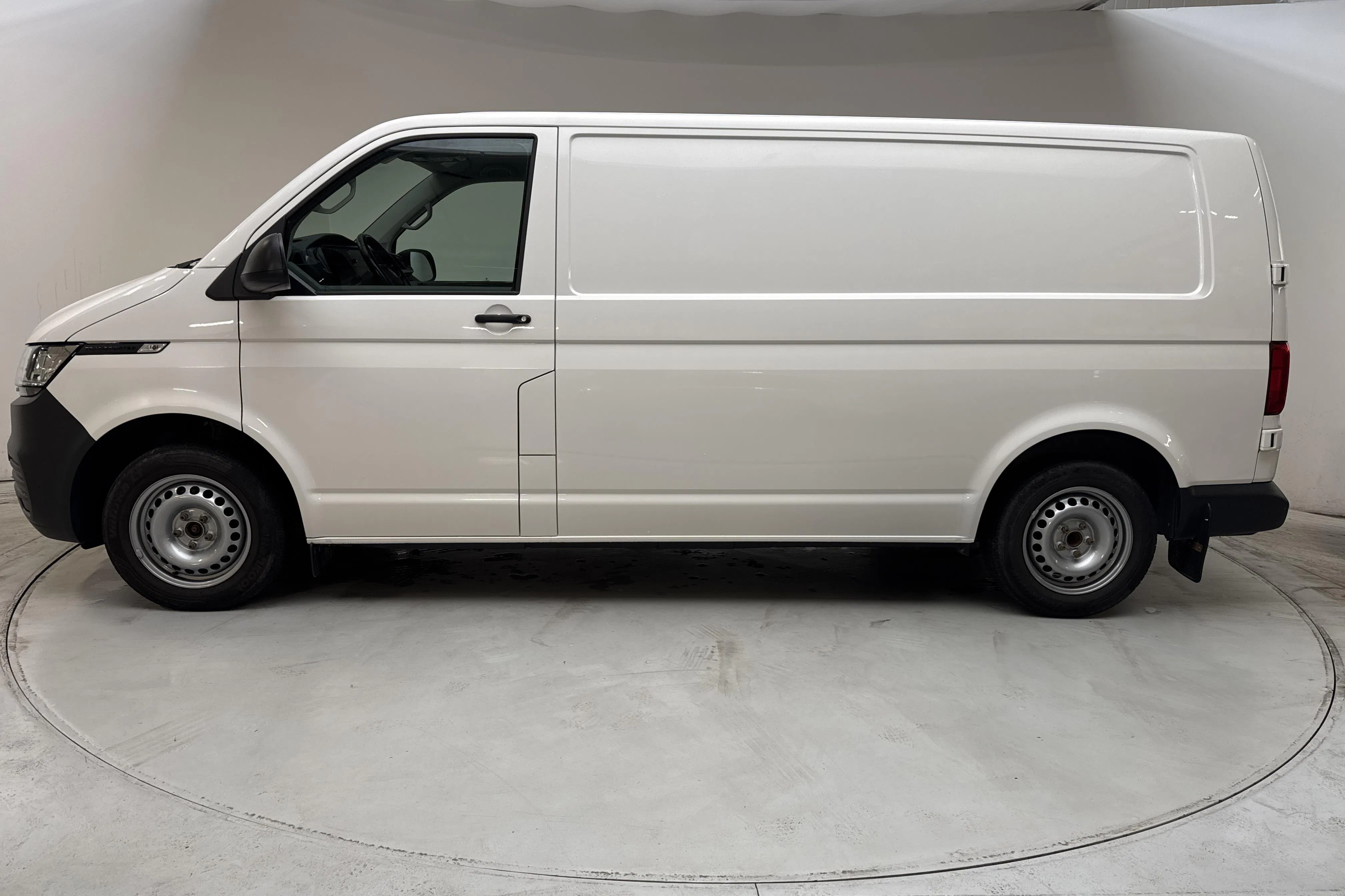 Presentation photo 2 of 14: VW Transporter T6.1 Skåp TDI (150hk) - 73 690 km - Automatic - white - 2024