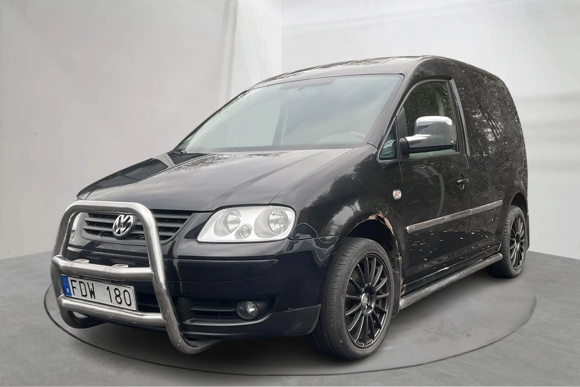 Presentationsfoto 1 av 12: VW Caddy 2.0 TDI Skåp (140hk) - 16 186 mil - Manuell - svart - 2008