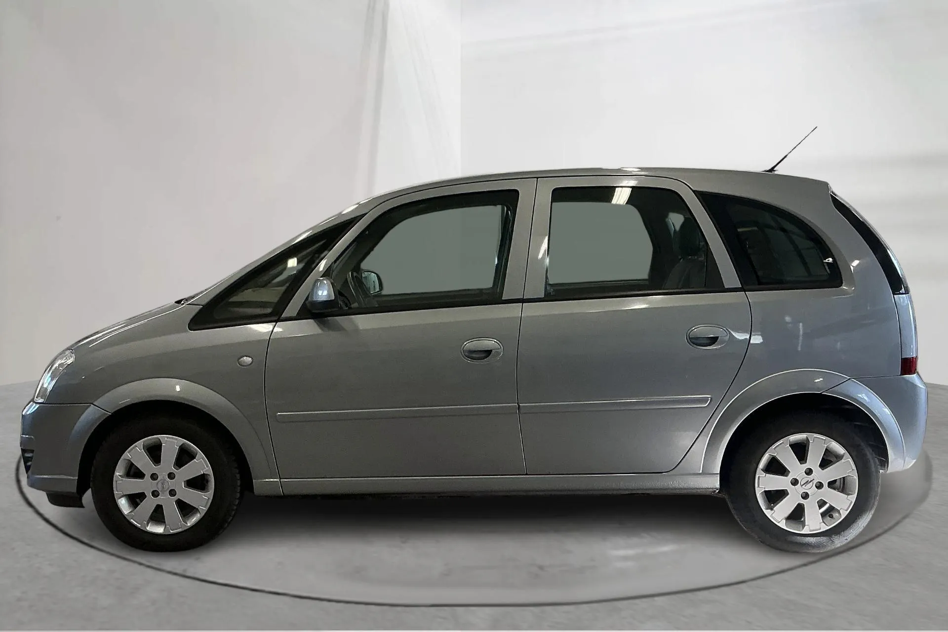 Presentationsfoto 2 av 12: Opel Meriva 1.8 (125hk) - 2 353 mil - Automat - grå - 2007