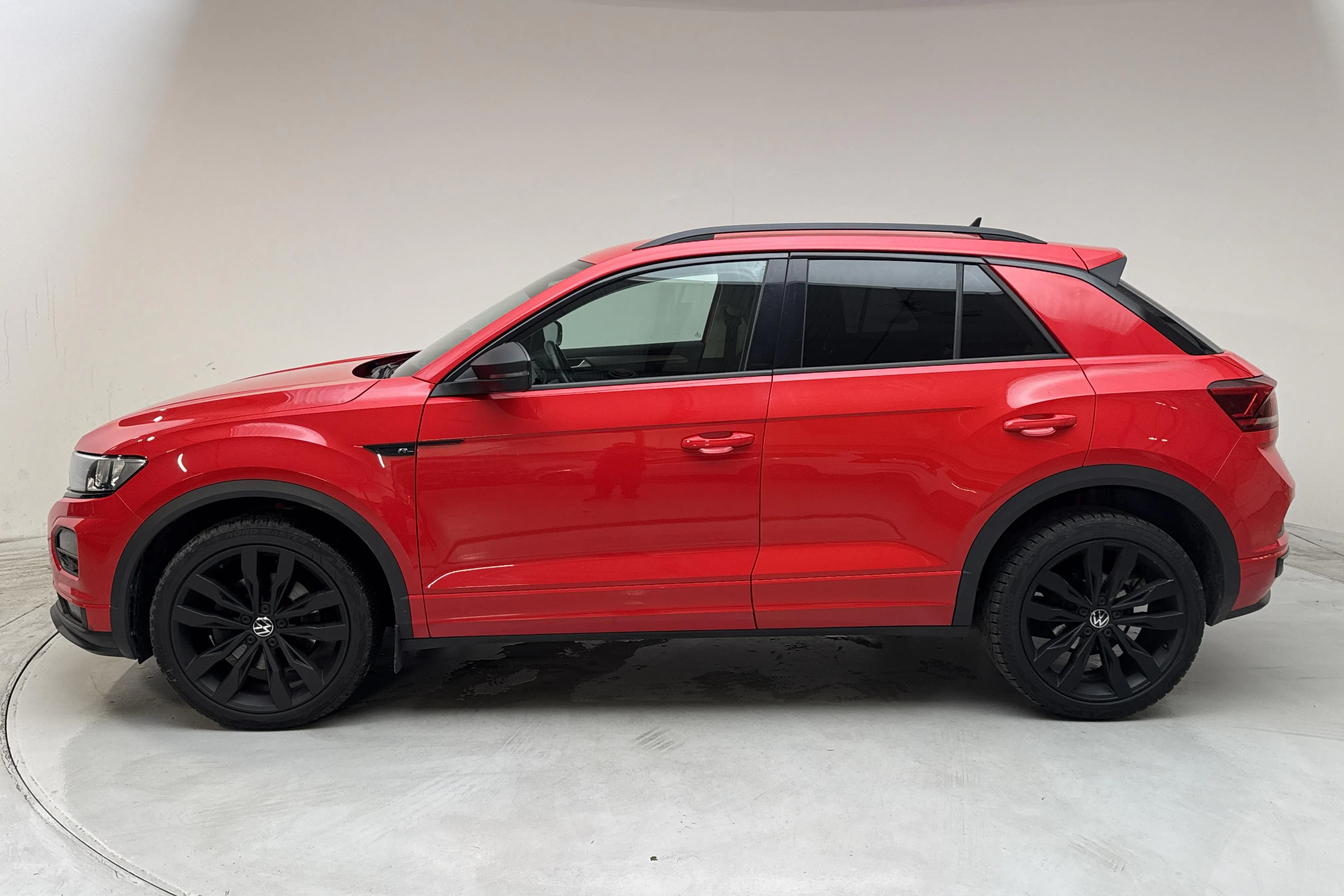Presentation photo 2 of 11: VW T-Roc 1.5 TSI (150hk) - 94 100 km - Automatic - red - 2022