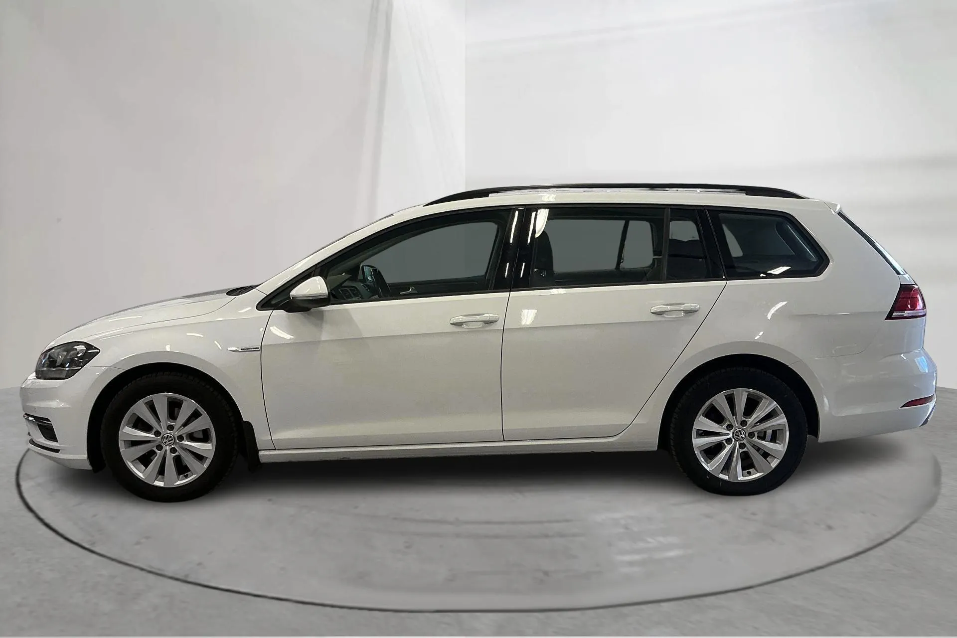Presentation photo 2 of 14: VW Golf VII 1.5 TGI kombi (130hk) - 118 590 km - Automatic - white - 2020