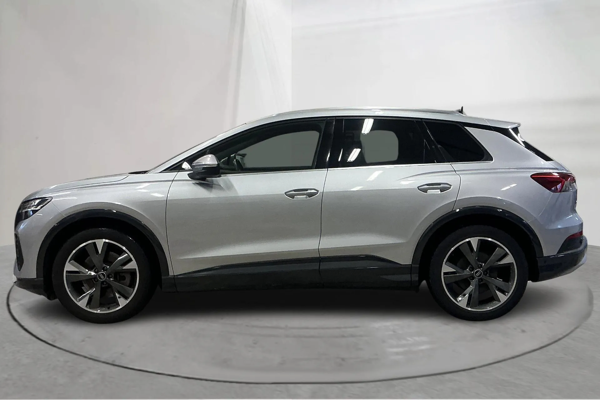 Presentation photo 2 of 20: Audi Q4 45 e-tron quattro 77kWh (265hk) - 78 790 km - Automatic - silver - 2023