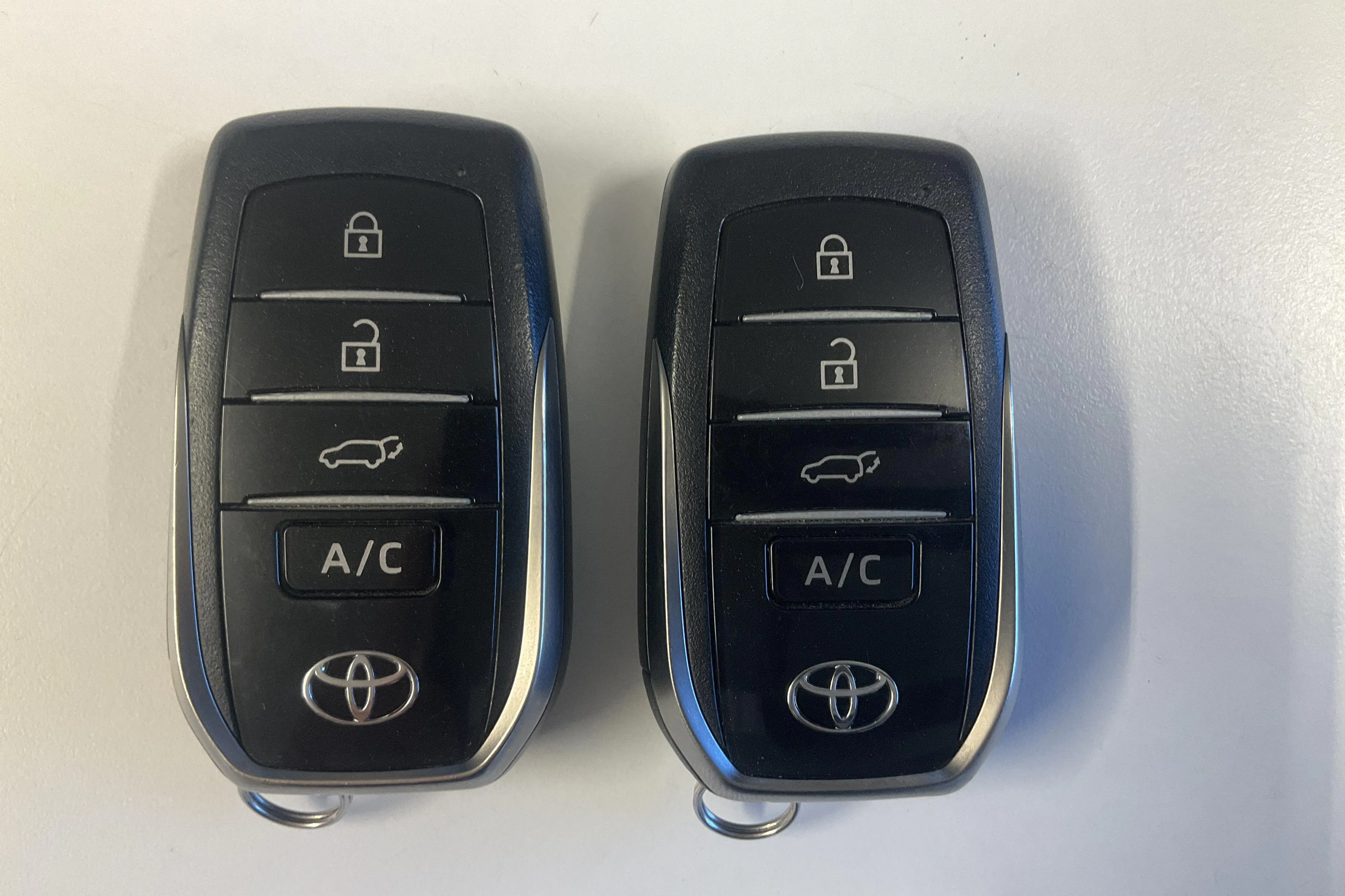 Presentationsfoto 18 av 18: Toyota RAV4 2.5 Plug-in Hybrid AWDi (306hk) - 8 045 mil - Automat - vit - 2023