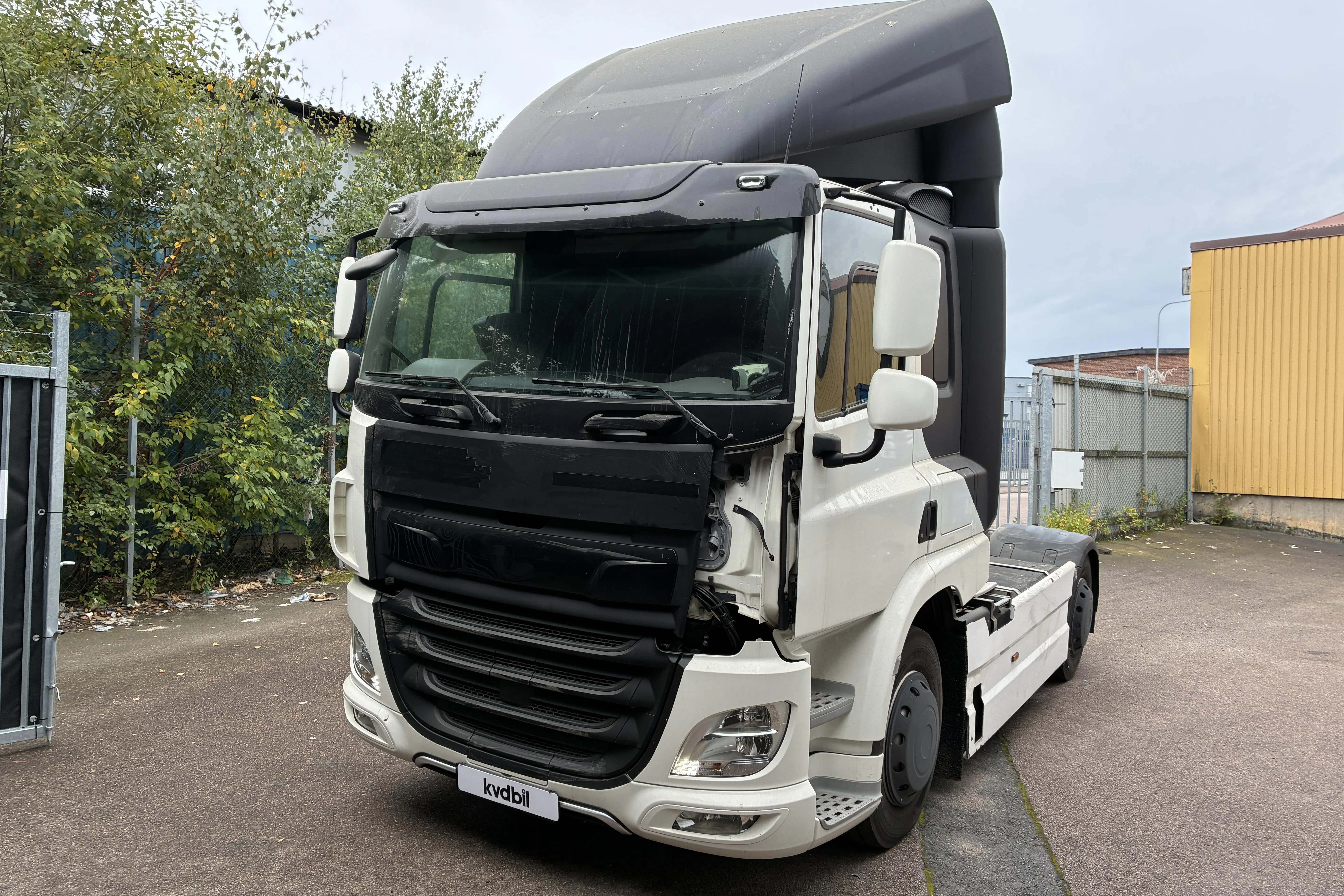 Presentation photo 1 of 47: EMOSS 5028 - 115 108 km - Automatic - white - 2020