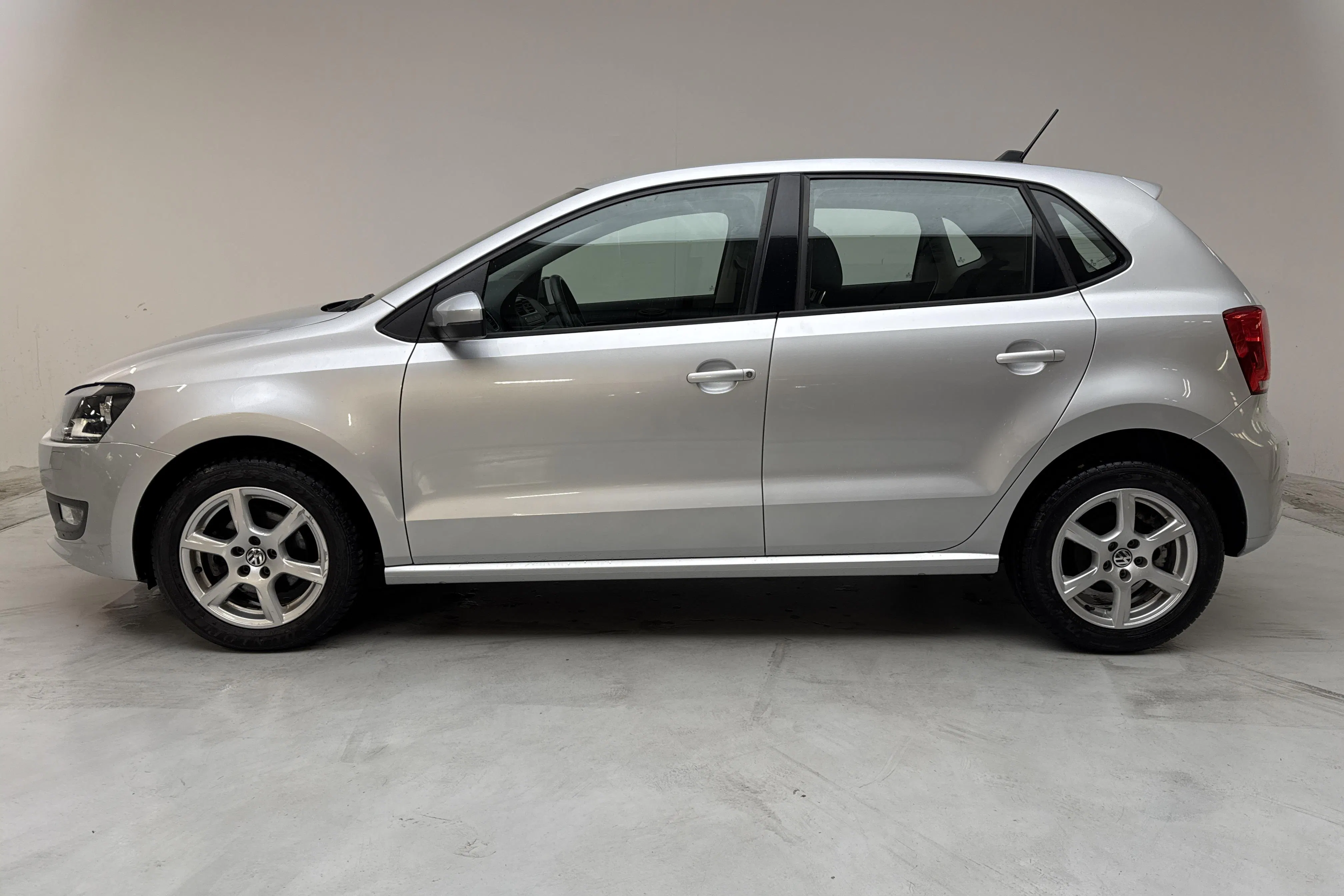 Presentationsfoto 2 av 12: VW Polo 1.4 5dr (85hk) - 2 483 mil - Manuell - silver - 2014