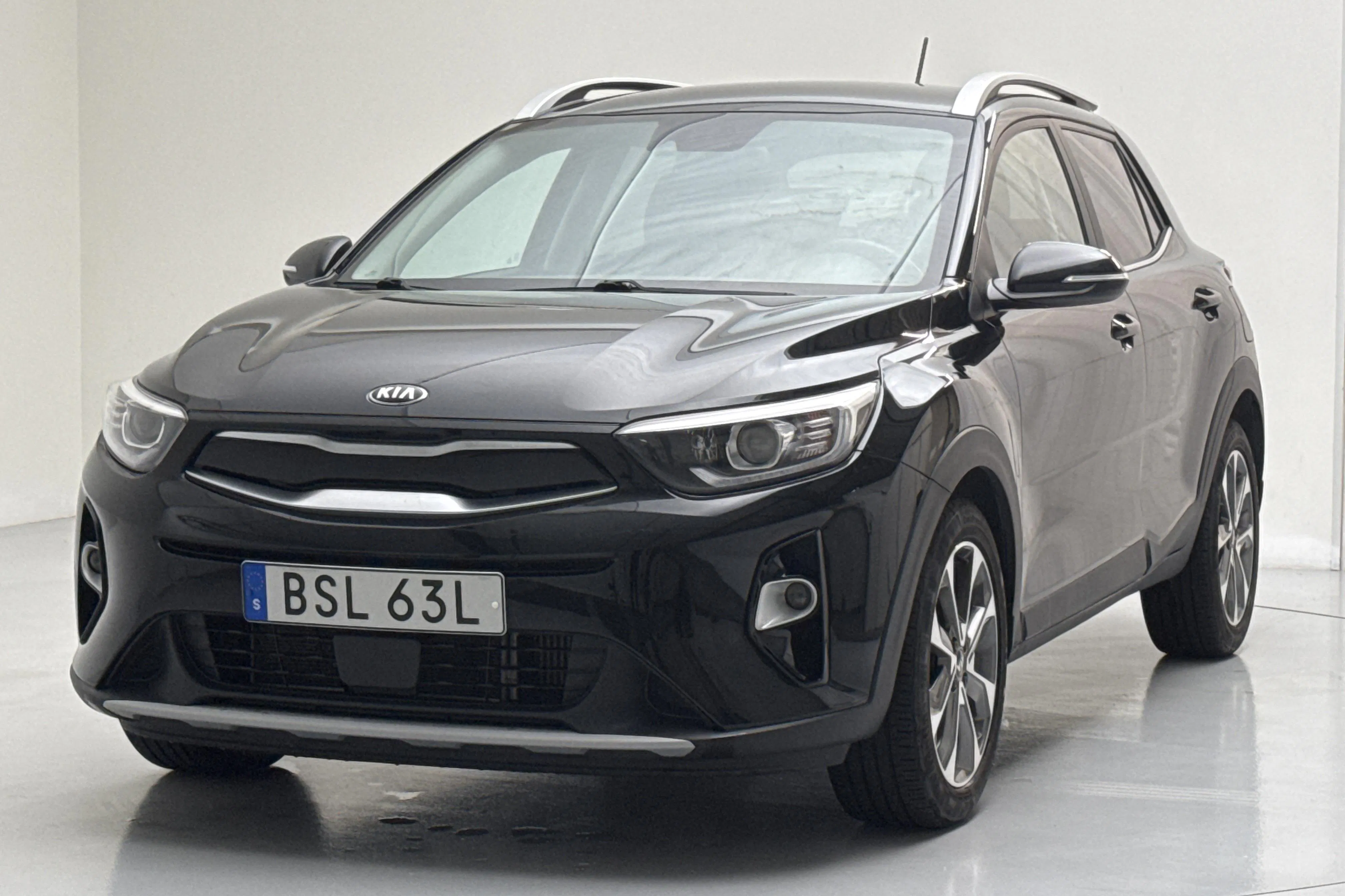 Presentationsfoto 1 av 14: KIA Stonic 1.0 T-GDi (120hk) - 7 342 mil - Automat - svart - 2020