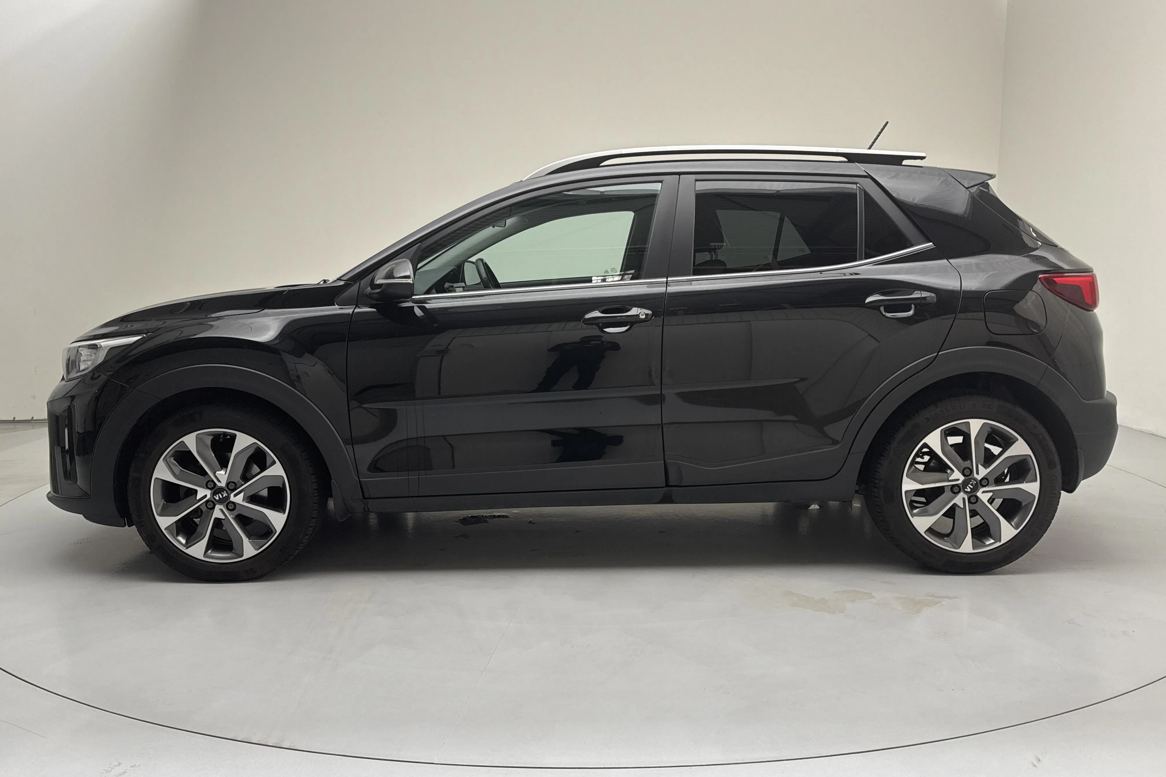 Presentationsfoto 2 av 14: KIA Stonic 1.0 T-GDi (120hk) - 7 342 mil - Automat - svart - 2020