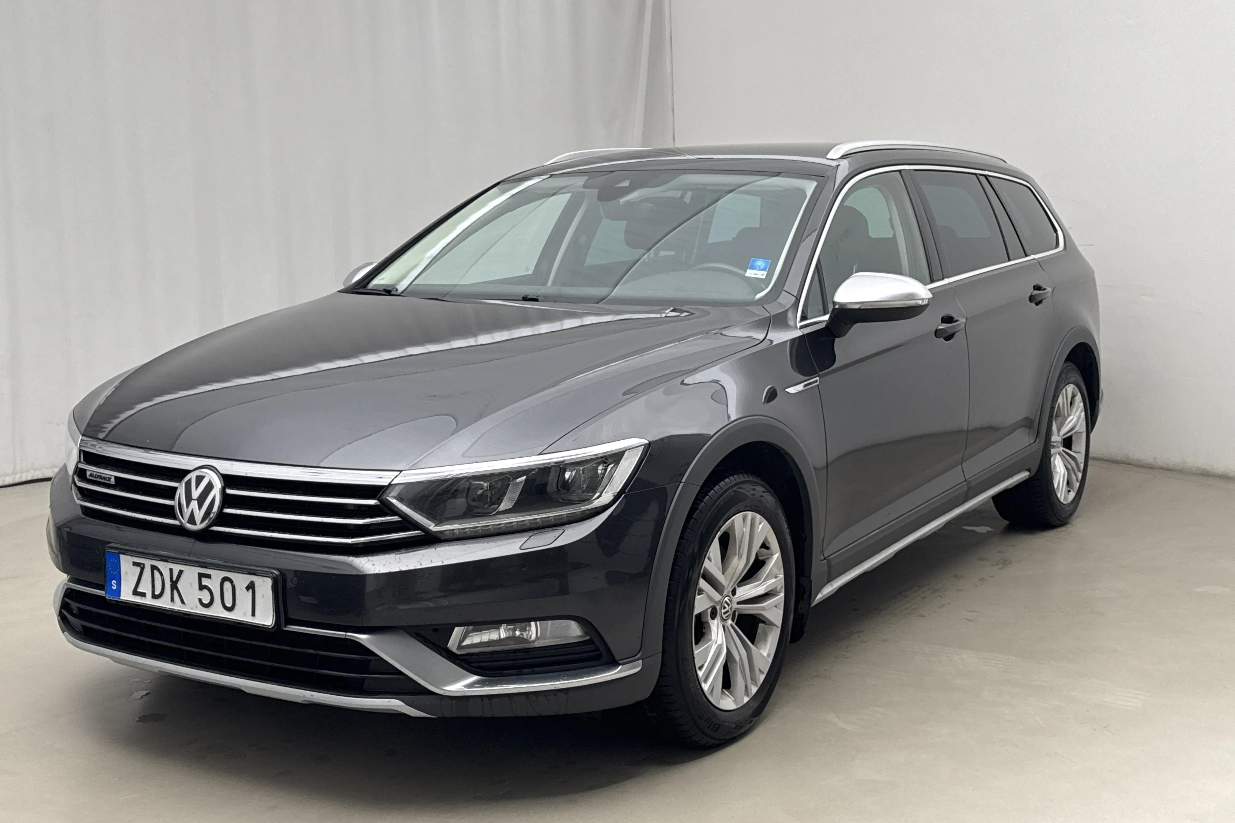 Presentation photo 1 of 17: VW Passat Alltrack 2.0 TDI 4MOTION (190hk) - 222 060 km - Automatic - dark grey - 2018