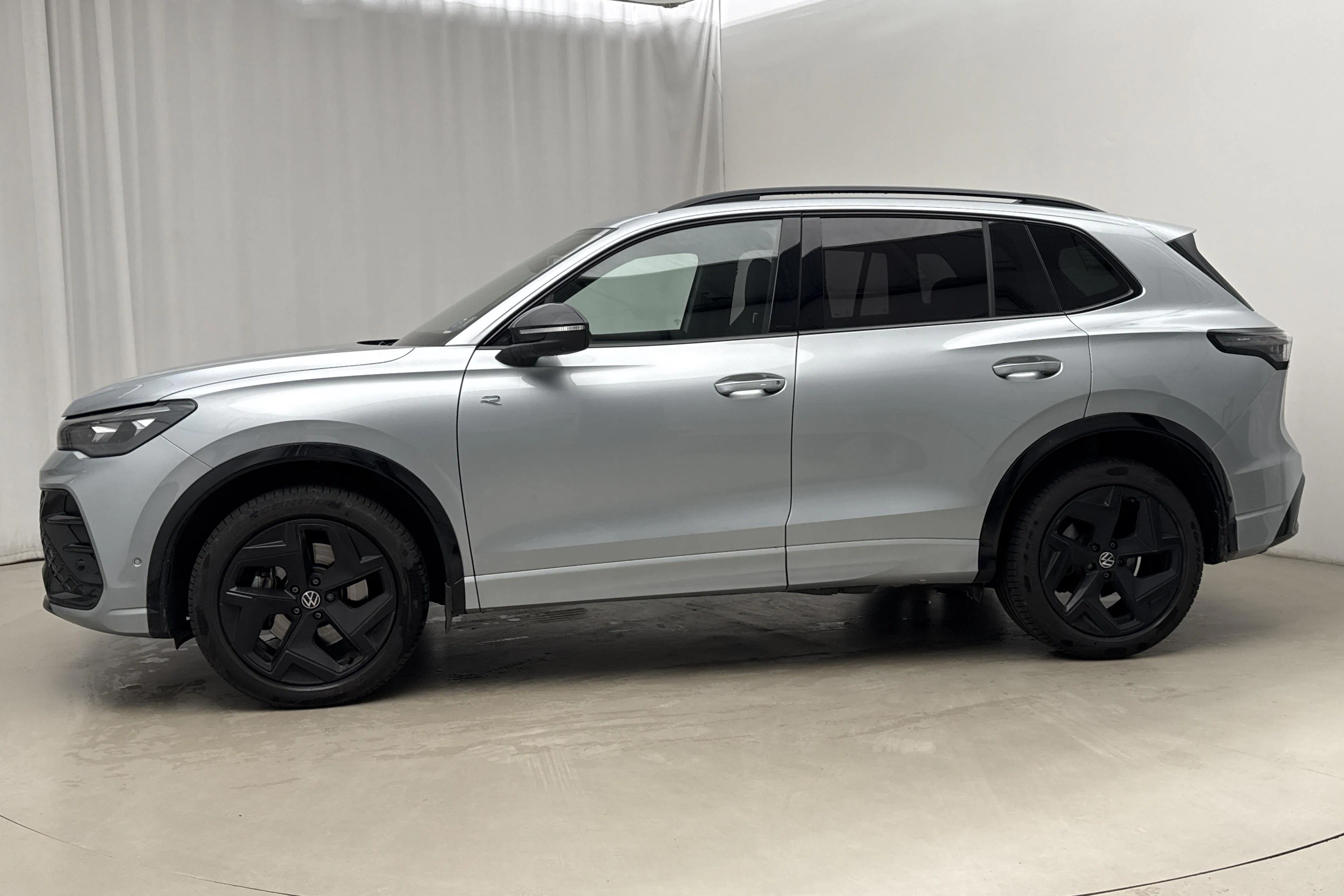 Presentation photo 2 of 21: VW Tiguan 2.0 TDI 4MOTION (193hk) - 47 090 km - Automatic - silver - 2024