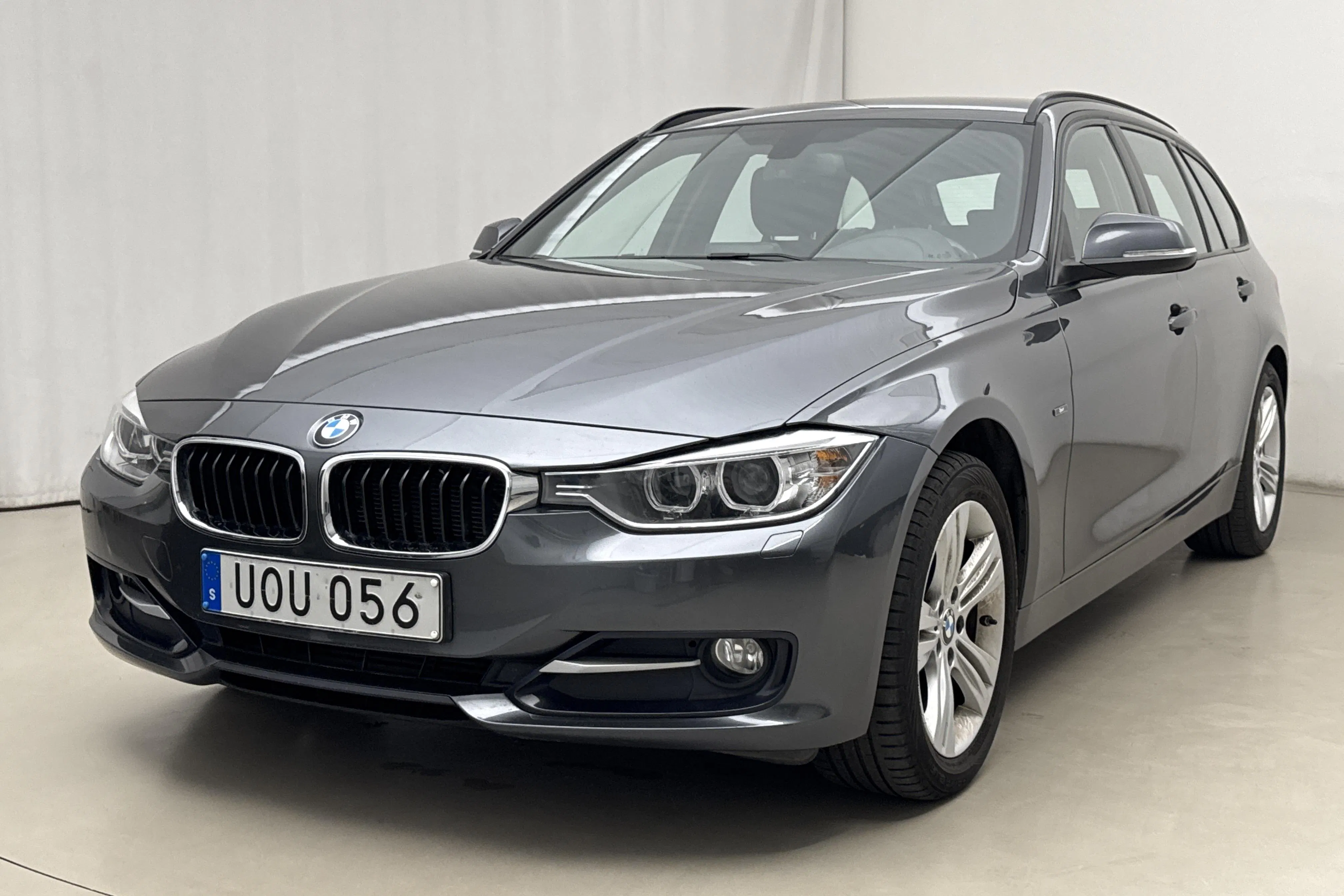 Presentationsfoto 1 av 18: BMW 320d xDrive Touring, F31 (184hk) - 12 132 mil - Automat - grå - 2015