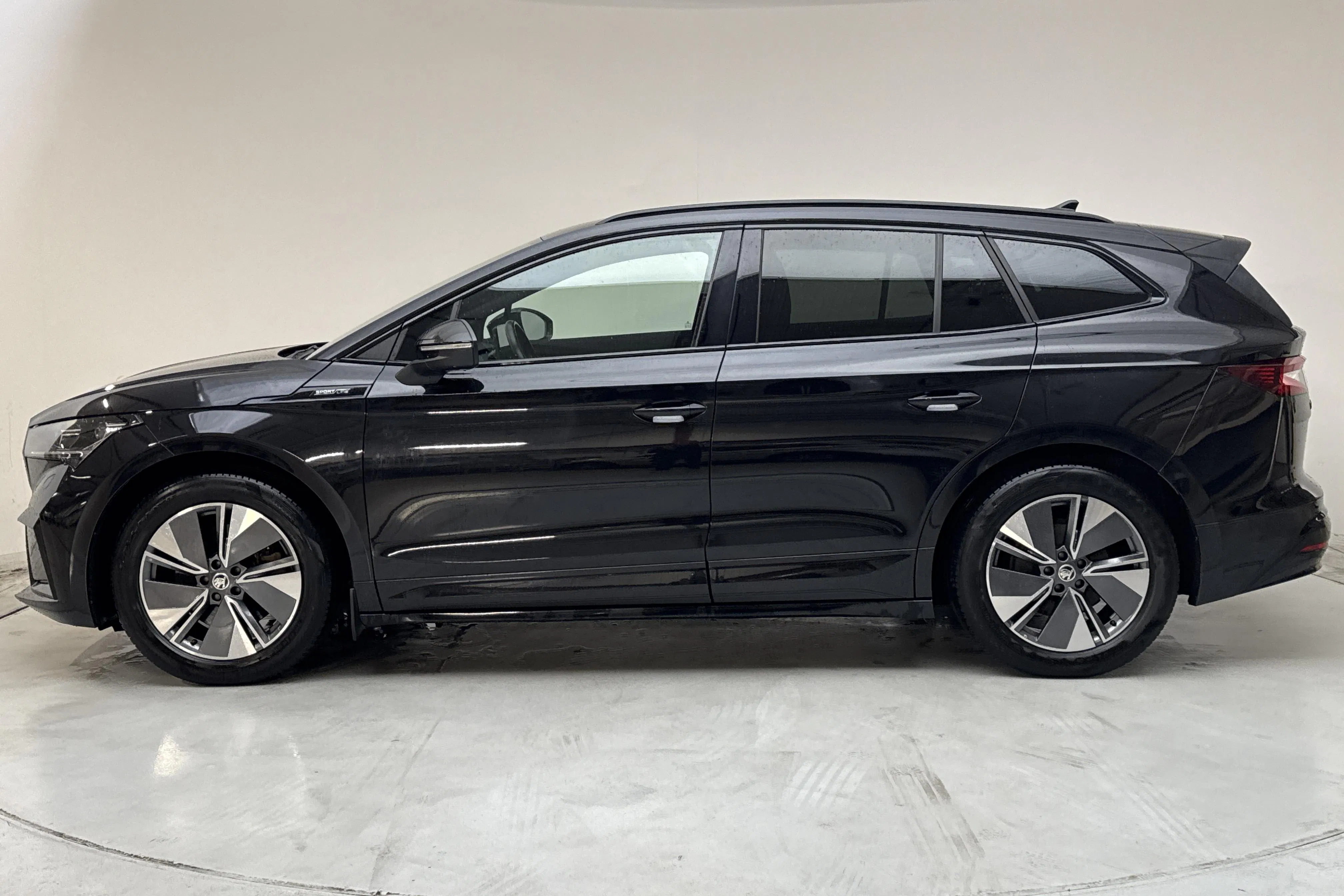 Presentationsfoto 2 av 17: Skoda Enyaq iV 80x (265hk) - 7 909 mil - Automat - svart - 2023