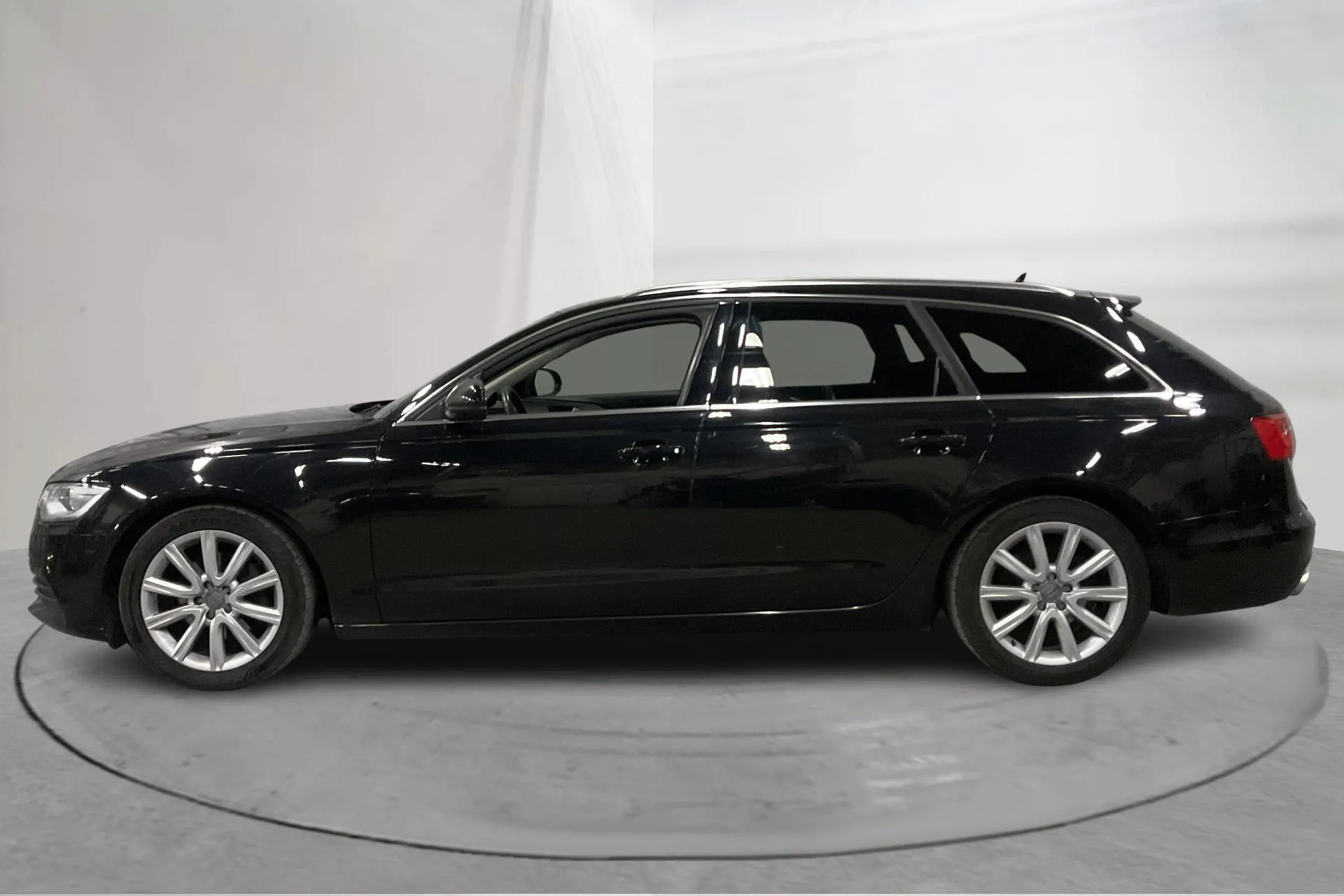 Presentationsfoto 2 av 15: Audi A6 3.0 TDI Avant quattro (204hk) - 21 186 mil - Automat - svart - 2014