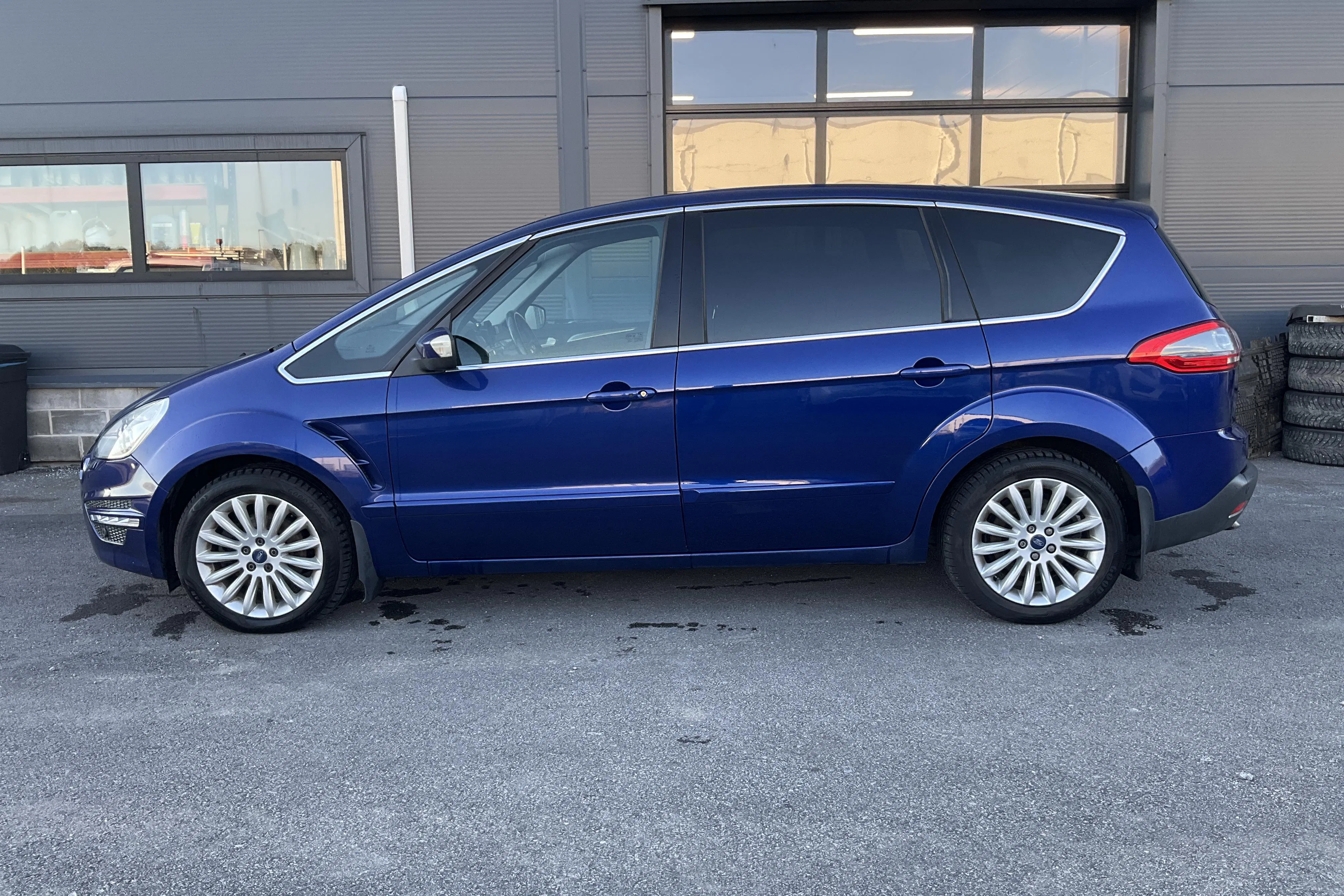 Presentationsfoto 2 av 21: Ford S-MAX 2.0 Duratorq TDCi (163hk) - 17 789 mil - Automat - blå - 2014