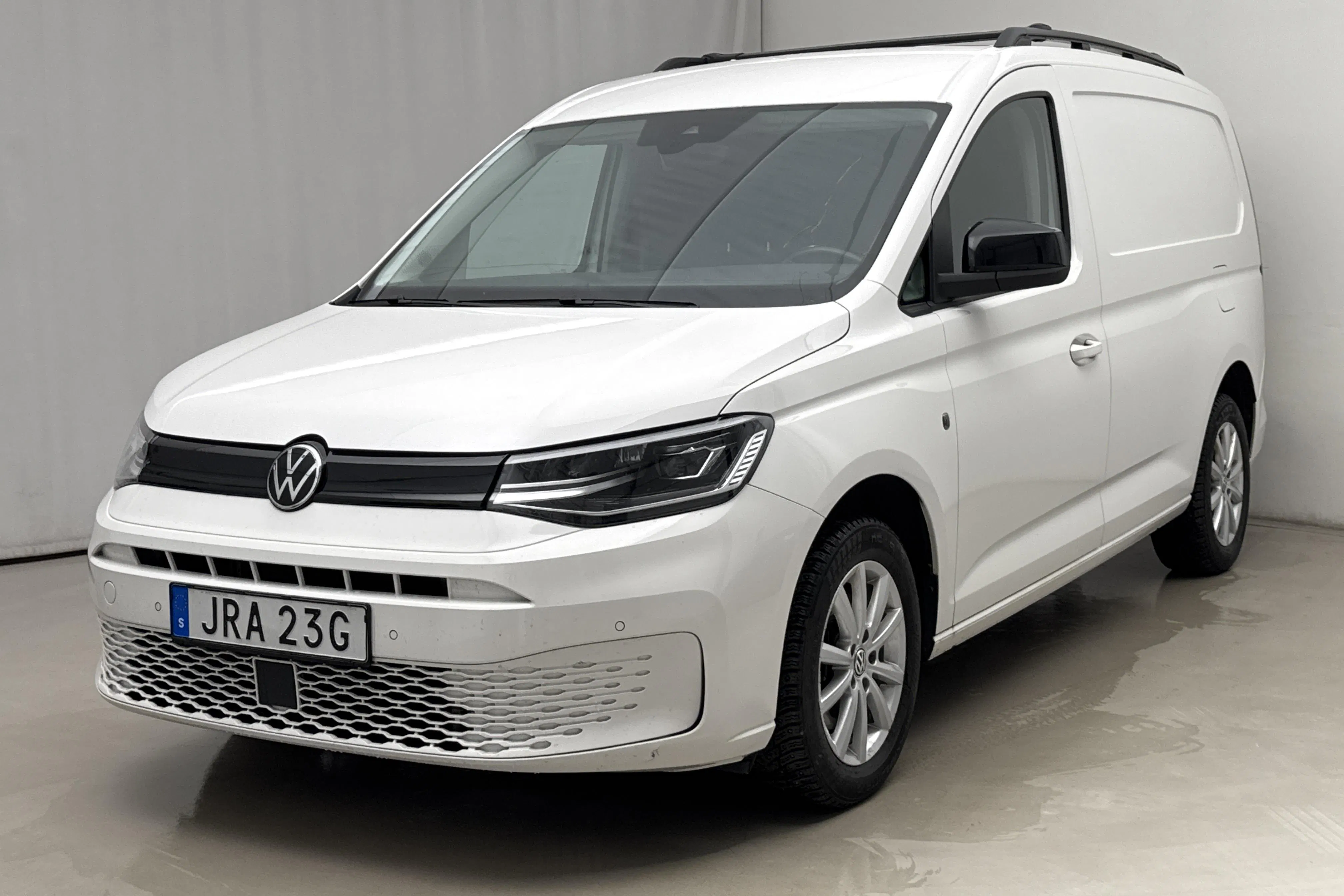 Presentation photo 1 of 18: VW Caddy Cargo Maxi 2.0 TDI Skåp (122hk) - 96 240 km - Automatic - white - 2023