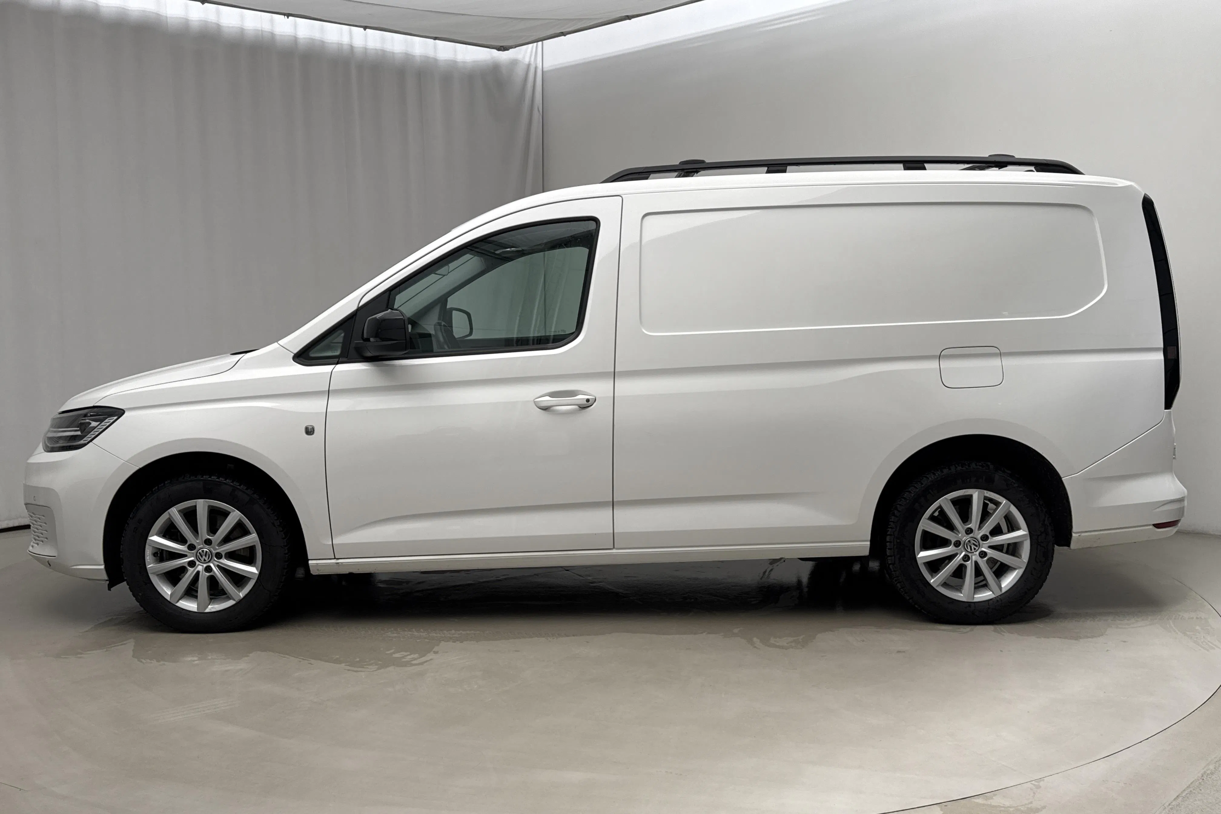Presentation photo 2 of 18: VW Caddy Cargo Maxi 2.0 TDI Skåp (122hk) - 96 240 km - Automatic - white - 2023