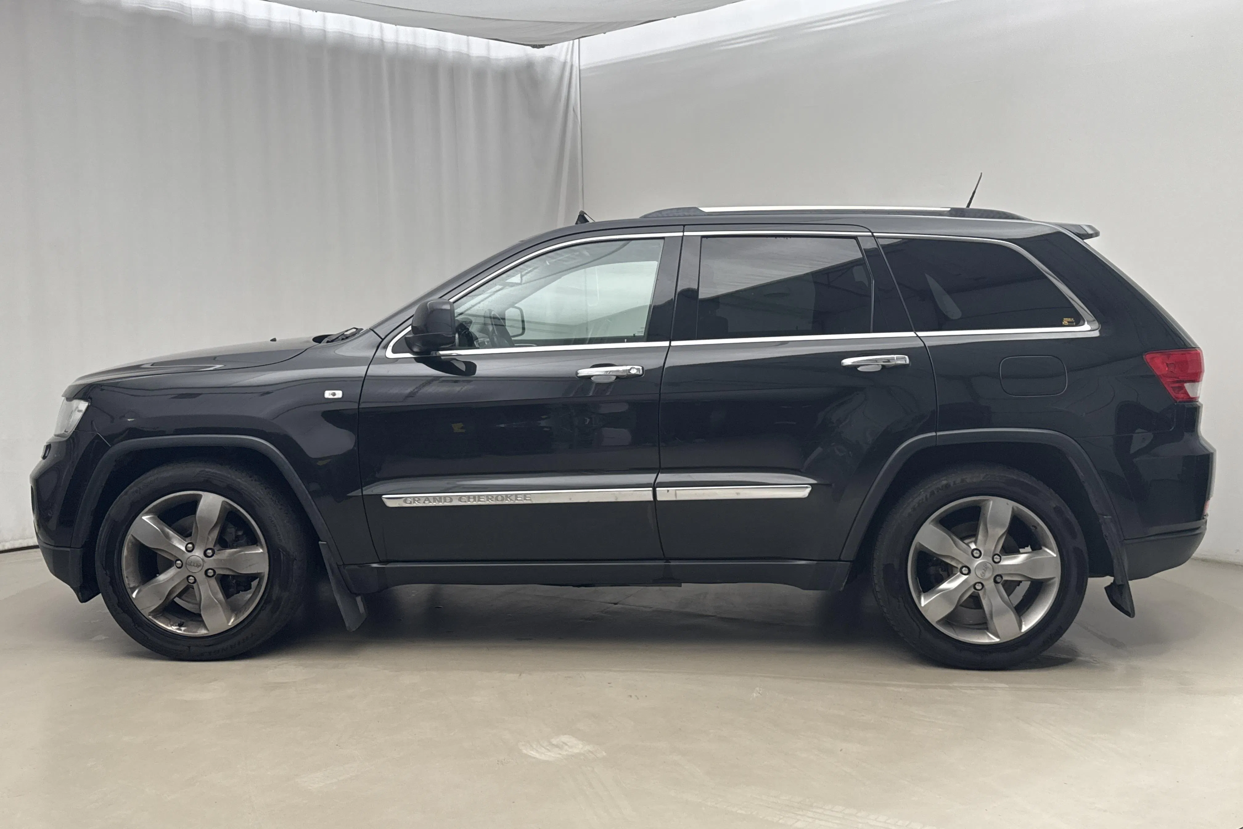 Presentationsfoto 2 av 19: Jeep Grand Cherokee 3.0 CRD V6 (241hk) - 25 073 mil - Automat - svart - 2013